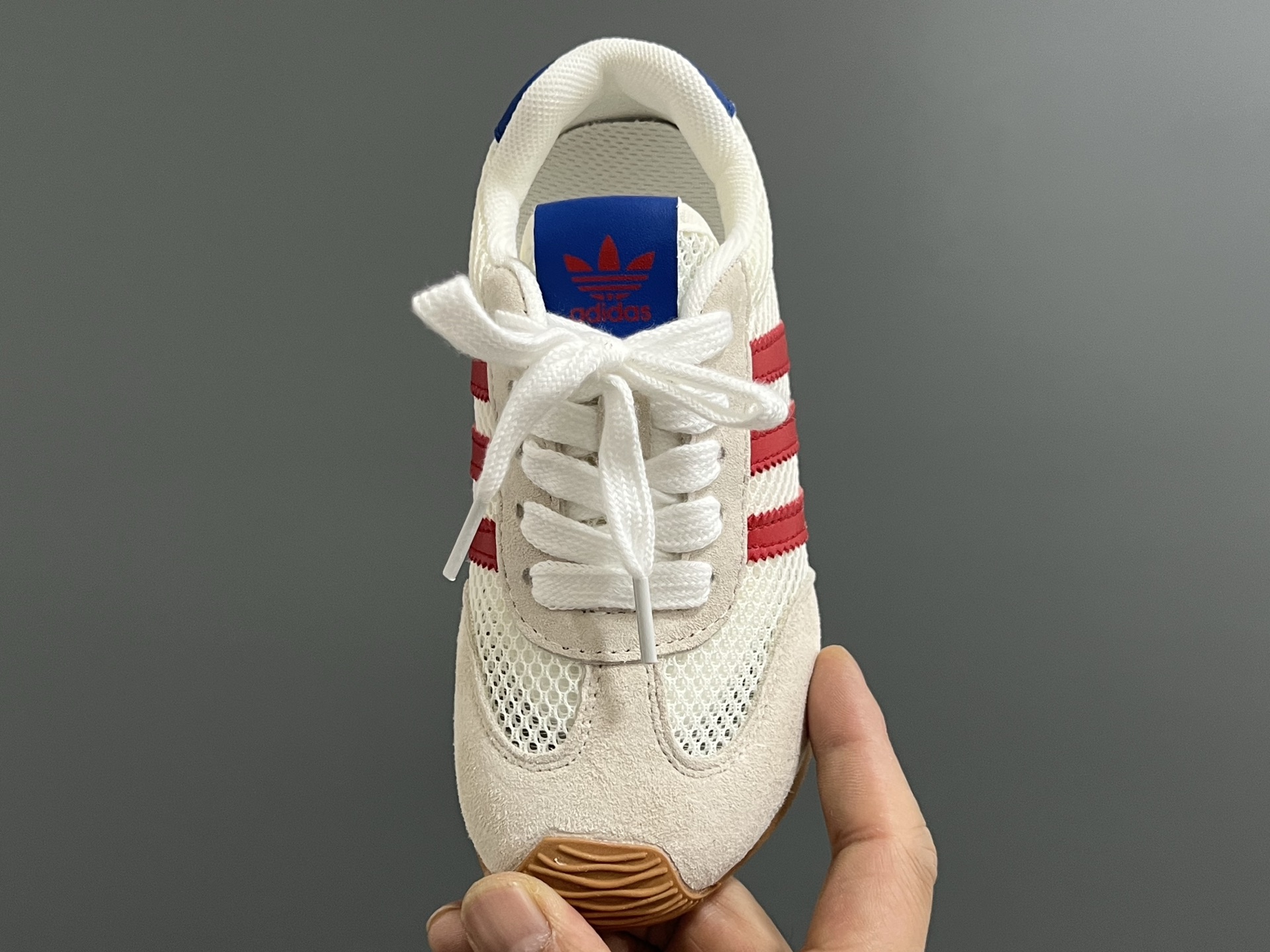 图片[7]-A家新款三条纹网面儿童休闲鞋 尺码：26-37码 百搭又不失时尚的三条纹 透气性网面，舒适不闷脚☁️ 橡胶耐磨防滑大底，脚感超赞👍🏻-选品中心