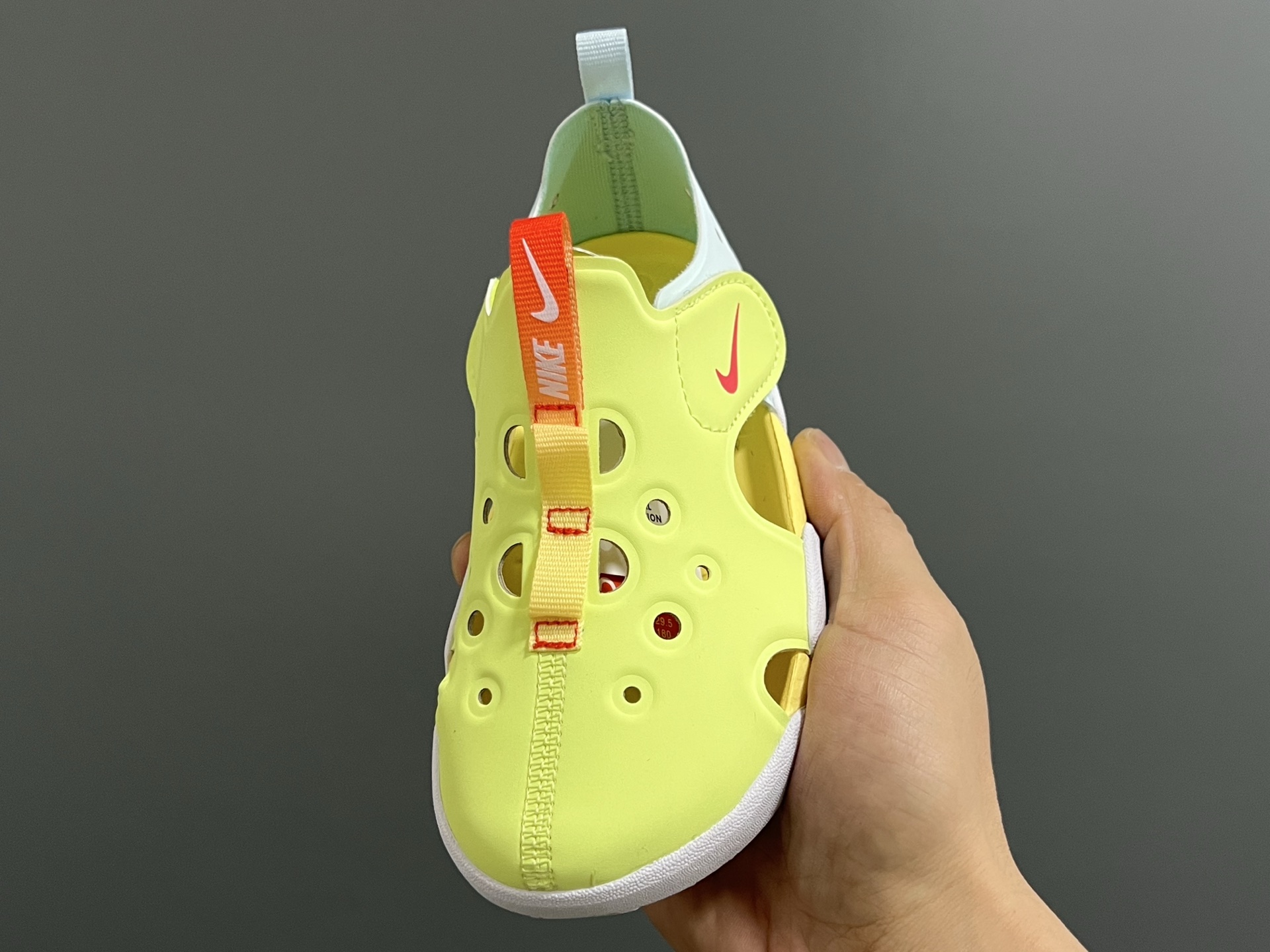 图片[3]-NK新款阳光SUNRAY PROTECT 4代儿童沙滩镂空凉鞋 尺码：22-35码 高端1：1原版定制 优质皮料镂空设计，透气又舒适☁️ 飞翼魔术贴设计，穿脱方便✌🏻 超软内垫，脚感超舒适✔️ 耐磨防滑大底，脚感不言而喻👍🏻-选品中心