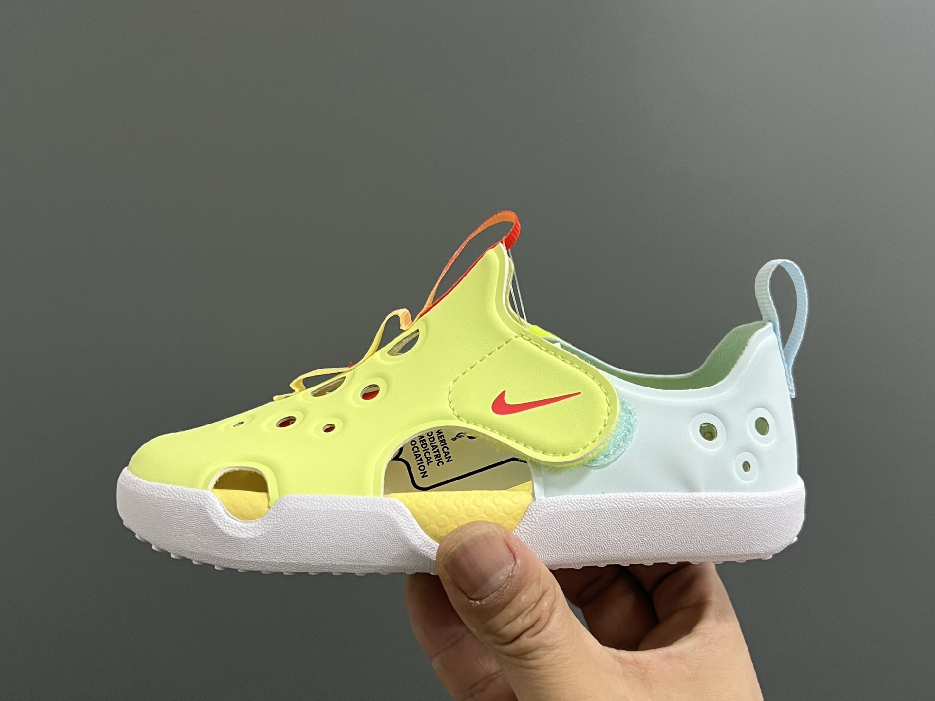 图片[4]-NK新款阳光SUNRAY PROTECT 4代儿童沙滩镂空凉鞋 尺码：22-35码 高端1：1原版定制 优质皮料镂空设计，透气又舒适☁️ 飞翼魔术贴设计，穿脱方便✌🏻 超软内垫，脚感超舒适✔️ 耐磨防滑大底，脚感不言而喻👍🏻-选品中心