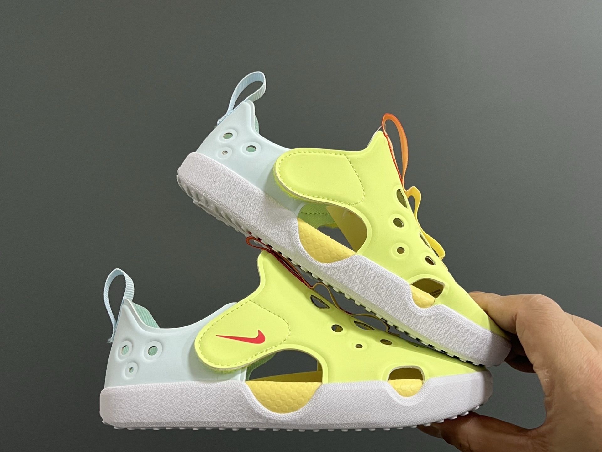 图片[9]-NK新款阳光SUNRAY PROTECT 4代儿童沙滩镂空凉鞋 尺码：22-35码 高端1：1原版定制 优质皮料镂空设计，透气又舒适☁️ 飞翼魔术贴设计，穿脱方便✌🏻 超软内垫，脚感超舒适✔️ 耐磨防滑大底，脚感不言而喻👍🏻-选品中心