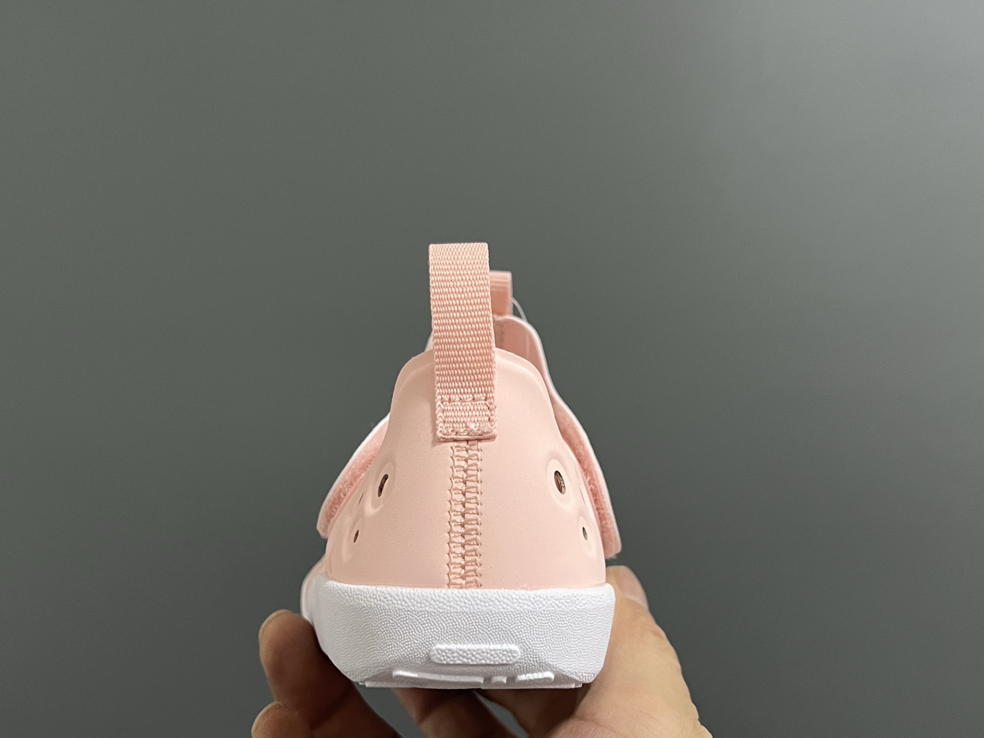 图片[5]-NK新款阳光SUNRAY PROTECT 4代儿童沙滩镂空凉鞋 尺码：22-35码 高端1：1原版定制 优质皮料镂空设计，透气又舒适☁️ 飞翼魔术贴设计，穿脱方便✌🏻 超软内垫，脚感超舒适✔️ 耐磨防滑大底，脚感不言而喻👍🏻-选品中心