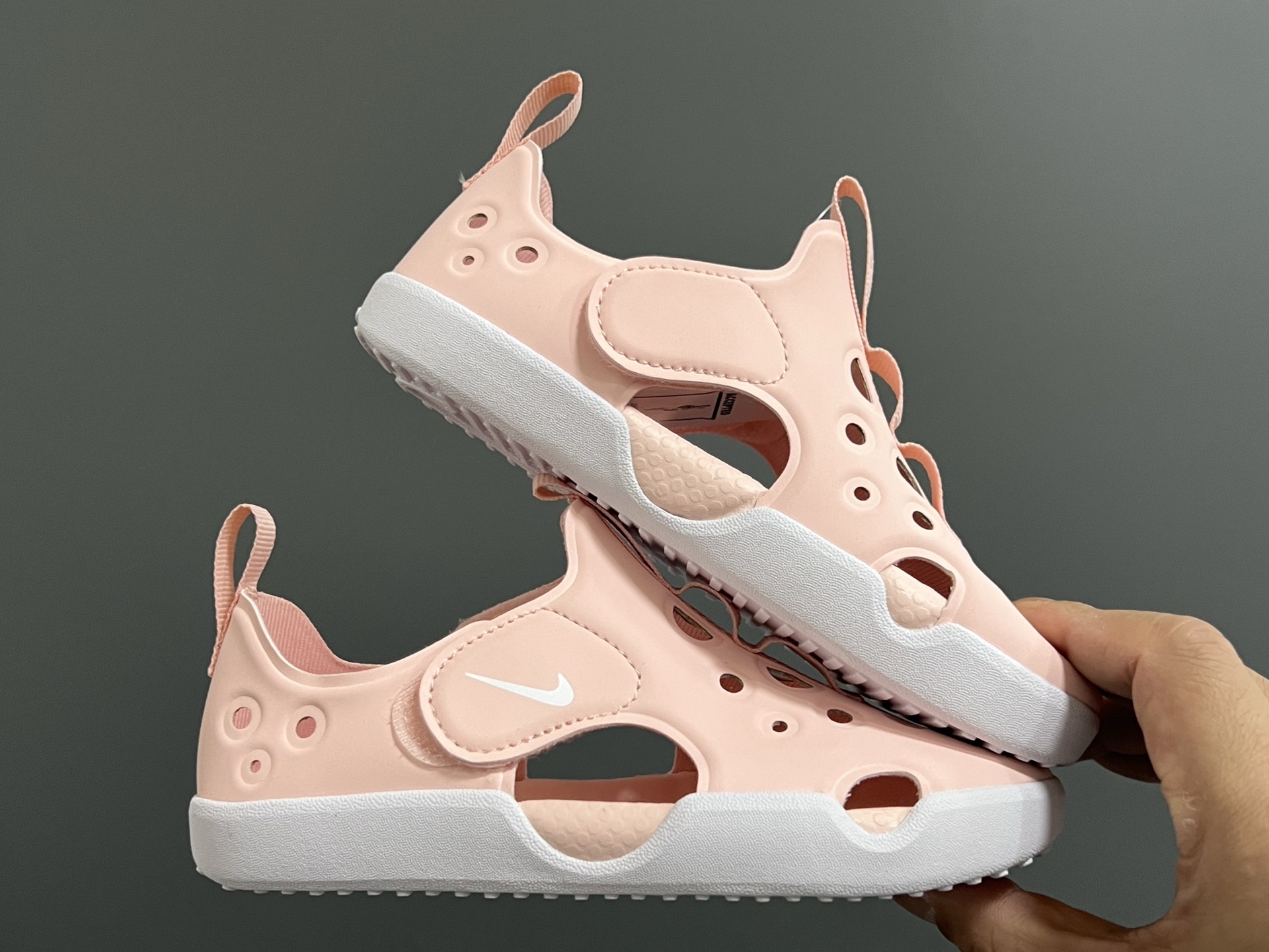 图片[9]-NK新款阳光SUNRAY PROTECT 4代儿童沙滩镂空凉鞋 尺码：22-35码 高端1：1原版定制 优质皮料镂空设计，透气又舒适☁️ 飞翼魔术贴设计，穿脱方便✌🏻 超软内垫，脚感超舒适✔️ 耐磨防滑大底，脚感不言而喻👍🏻-选品中心