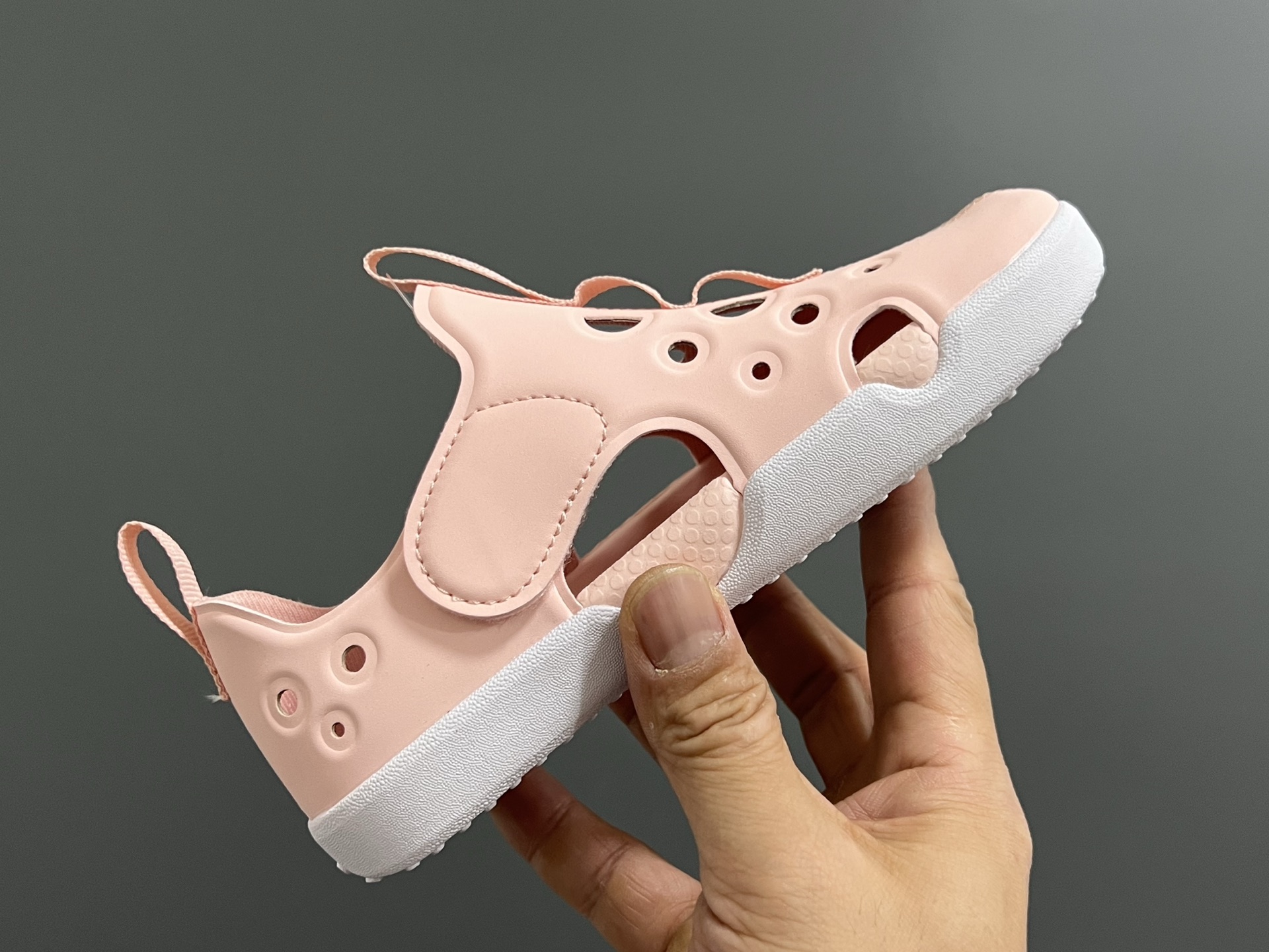 图片[8]-NK新款阳光SUNRAY PROTECT 4代儿童沙滩镂空凉鞋 尺码：22-35码 高端1：1原版定制 优质皮料镂空设计，透气又舒适☁️ 飞翼魔术贴设计，穿脱方便✌🏻 超软内垫，脚感超舒适✔️ 耐磨防滑大底，脚感不言而喻👍🏻-选品中心