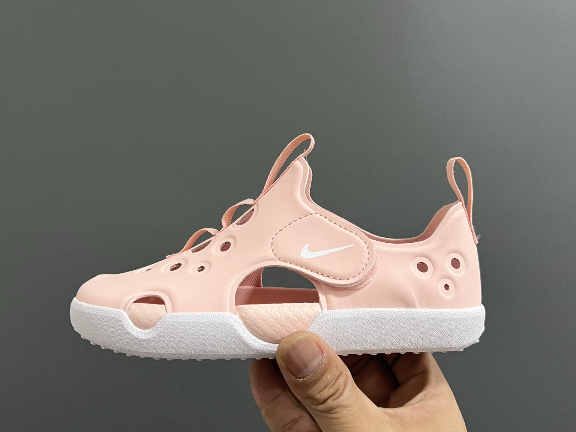 图片[4]-NK新款阳光SUNRAY PROTECT 4代儿童沙滩镂空凉鞋 尺码：22-35码 高端1：1原版定制 优质皮料镂空设计，透气又舒适☁️ 飞翼魔术贴设计，穿脱方便✌🏻 超软内垫，脚感超舒适✔️ 耐磨防滑大底，脚感不言而喻👍🏻-选品中心