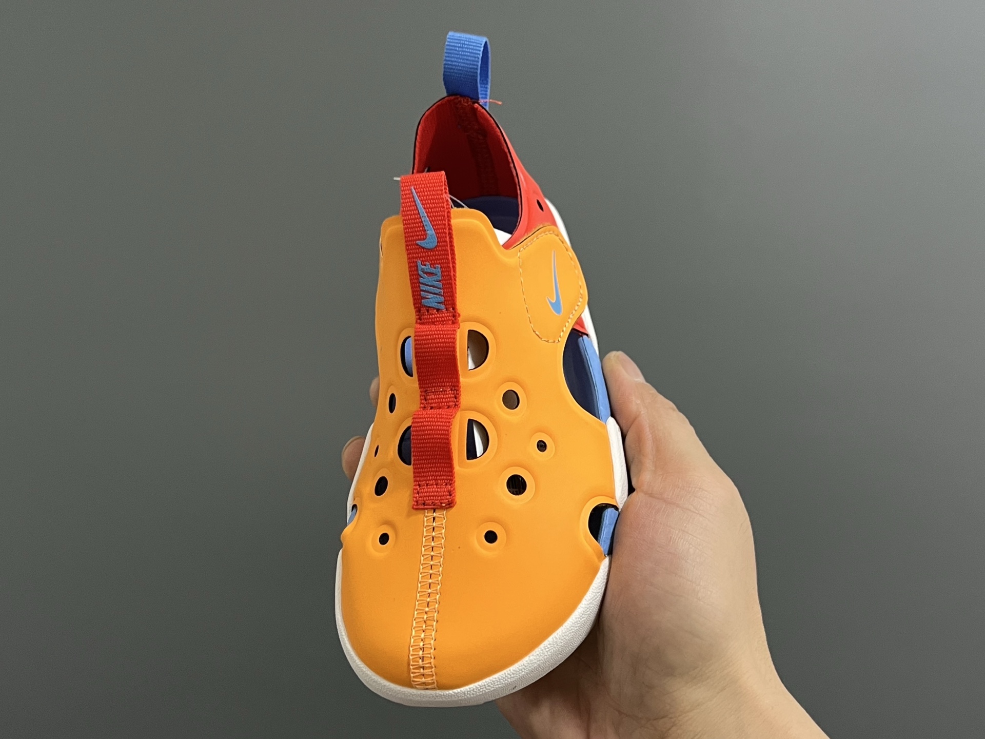 图片[3]-NK新款阳光SUNRAY PROTECT 4代儿童沙滩镂空凉鞋 尺码：22-35码 高端1：1原版定制 优质皮料镂空设计，透气又舒适☁️ 飞翼魔术贴设计，穿脱方便✌🏻 超软内垫，脚感超舒适✔️ 耐磨防滑大底，脚感不言而喻👍🏻-选品中心