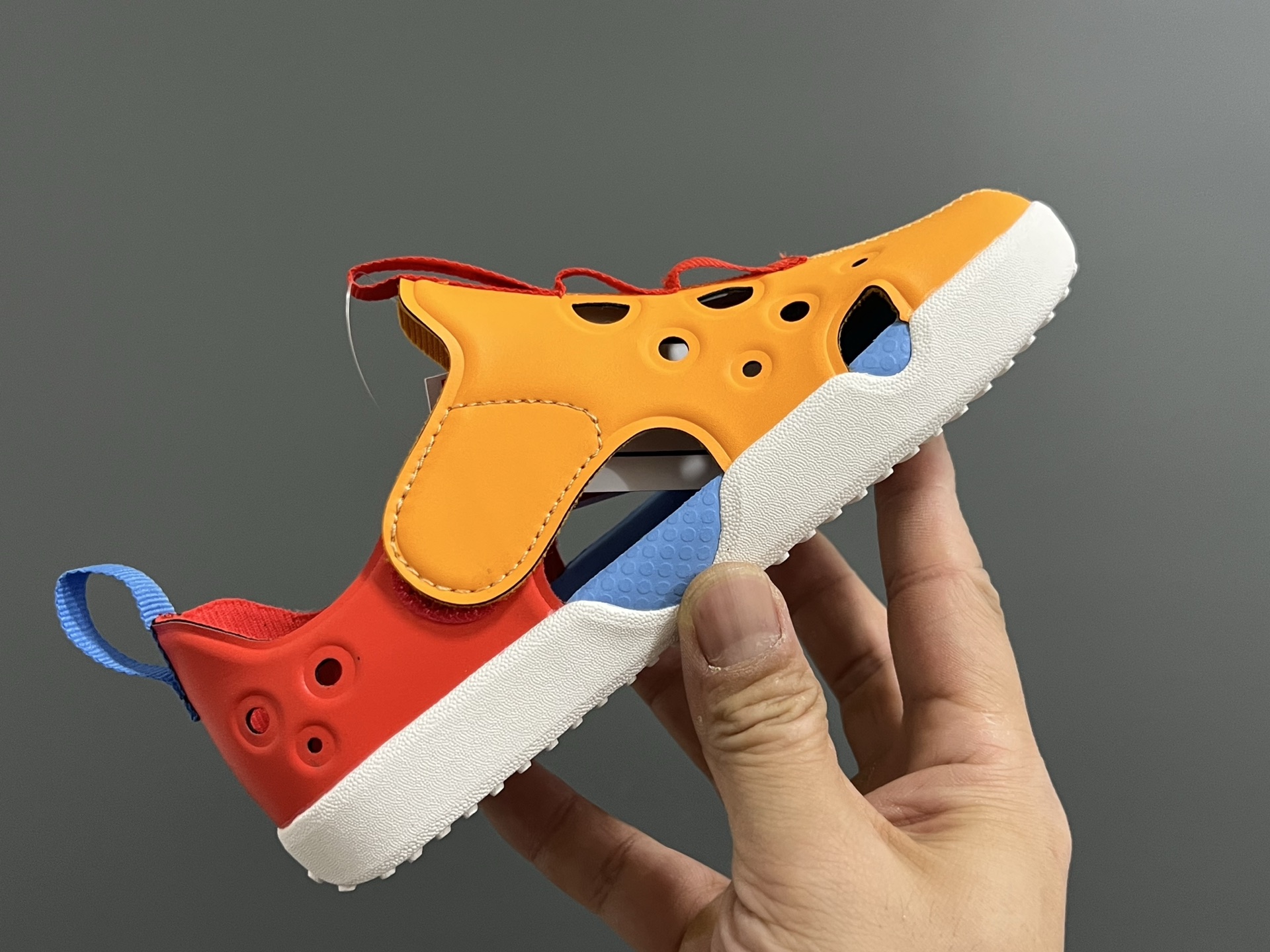 图片[6]-NK新款阳光SUNRAY PROTECT 4代儿童沙滩镂空凉鞋 尺码：22-35码 高端1：1原版定制 优质皮料镂空设计，透气又舒适☁️ 飞翼魔术贴设计，穿脱方便✌🏻 超软内垫，脚感超舒适✔️ 耐磨防滑大底，脚感不言而喻👍🏻-选品中心