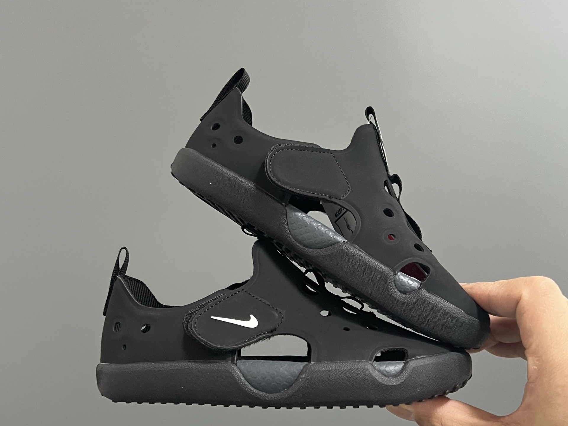 图片[9]-NK新款阳光SUNRAY PROTECT 4代儿童沙滩镂空凉鞋 尺码：22-35码 高端1：1原版定制 优质皮料镂空设计，透气又舒适☁️ 飞翼魔术贴设计，穿脱方便✌🏻 超软内垫，脚感超舒适✔️ 耐磨防滑大底，脚感不言而喻👍🏻-选品中心