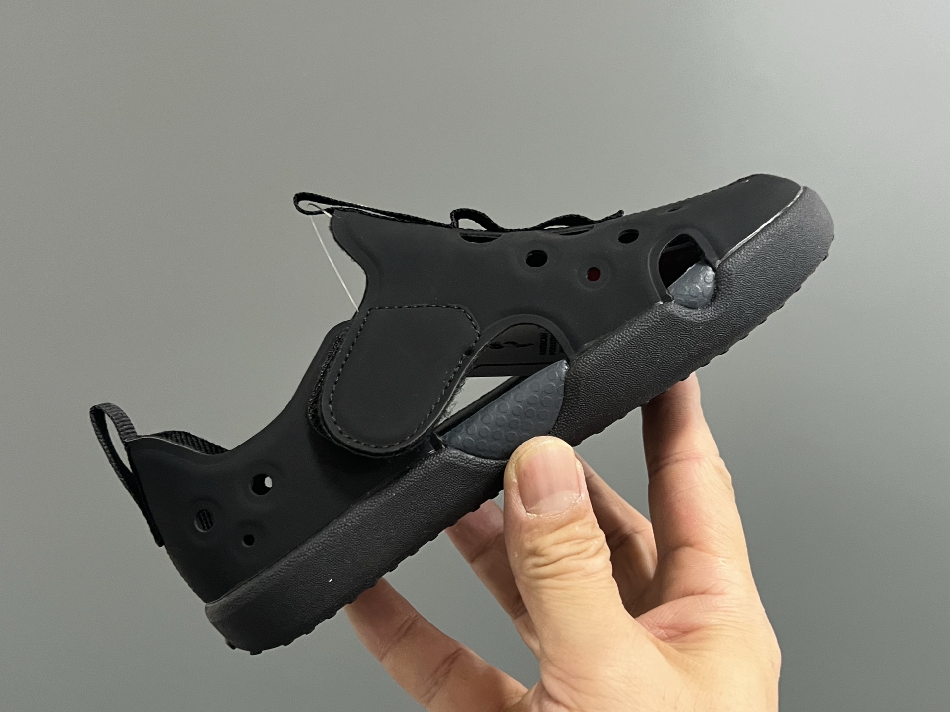 图片[7]-NK新款阳光SUNRAY PROTECT 4代儿童沙滩镂空凉鞋 尺码：22-35码 高端1：1原版定制 优质皮料镂空设计，透气又舒适☁️ 飞翼魔术贴设计，穿脱方便✌🏻 超软内垫，脚感超舒适✔️ 耐磨防滑大底，脚感不言而喻👍🏻-选品中心