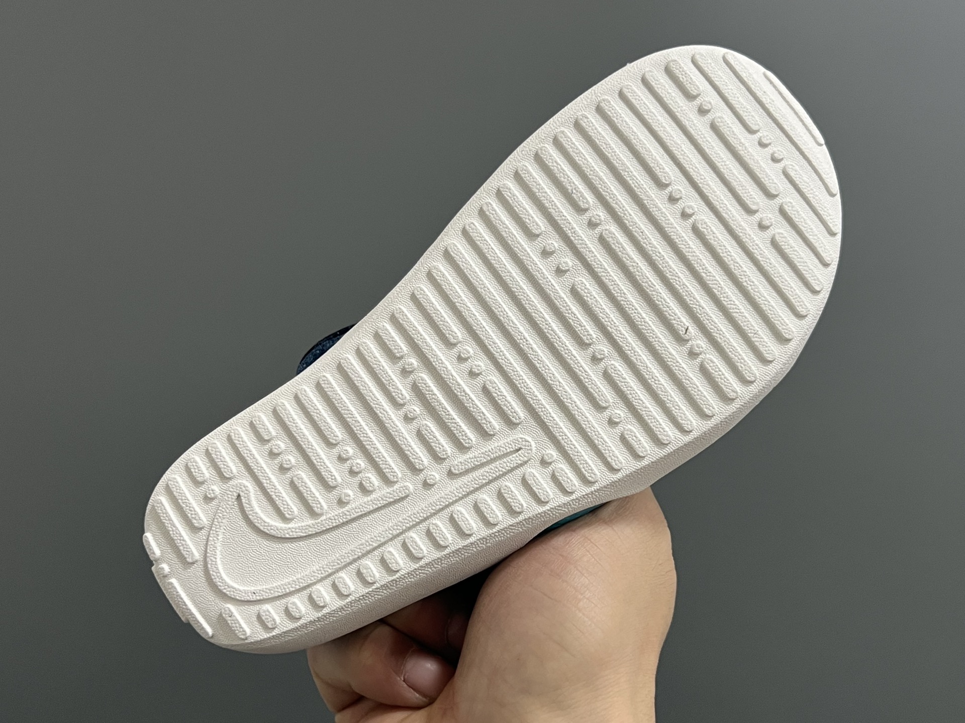 图片[5]-NK新款阳光SUNRAY PROTECT 4代儿童沙滩镂空凉鞋 尺码：22-35码 高端1：1原版定制 优质皮料镂空设计，透气又舒适☁️ 飞翼魔术贴设计，穿脱方便✌🏻 超软内垫，脚感超舒适✔️ 耐磨防滑大底，脚感不言而喻👍🏻-选品中心