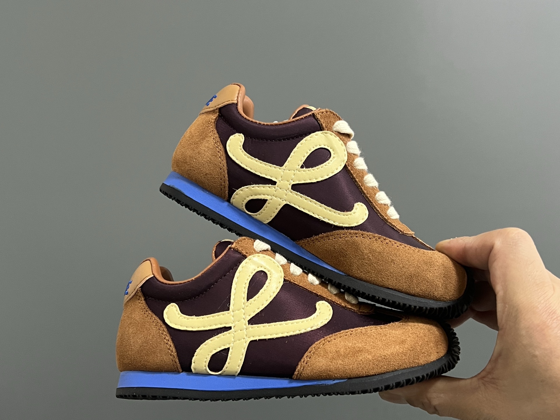 图片[9]-罗意威正确版鞋带儿童休闲鞋 尺码：26-37码 经典罗意威款式🆕 正确版不对称鞋头设计👍🏻 优质皮料拼接，质感满满💯 附赠鞋带扣，穿脱超方便✌🏻 橡胶耐磨防滑大底，脚感超舒适☁️-选品中心