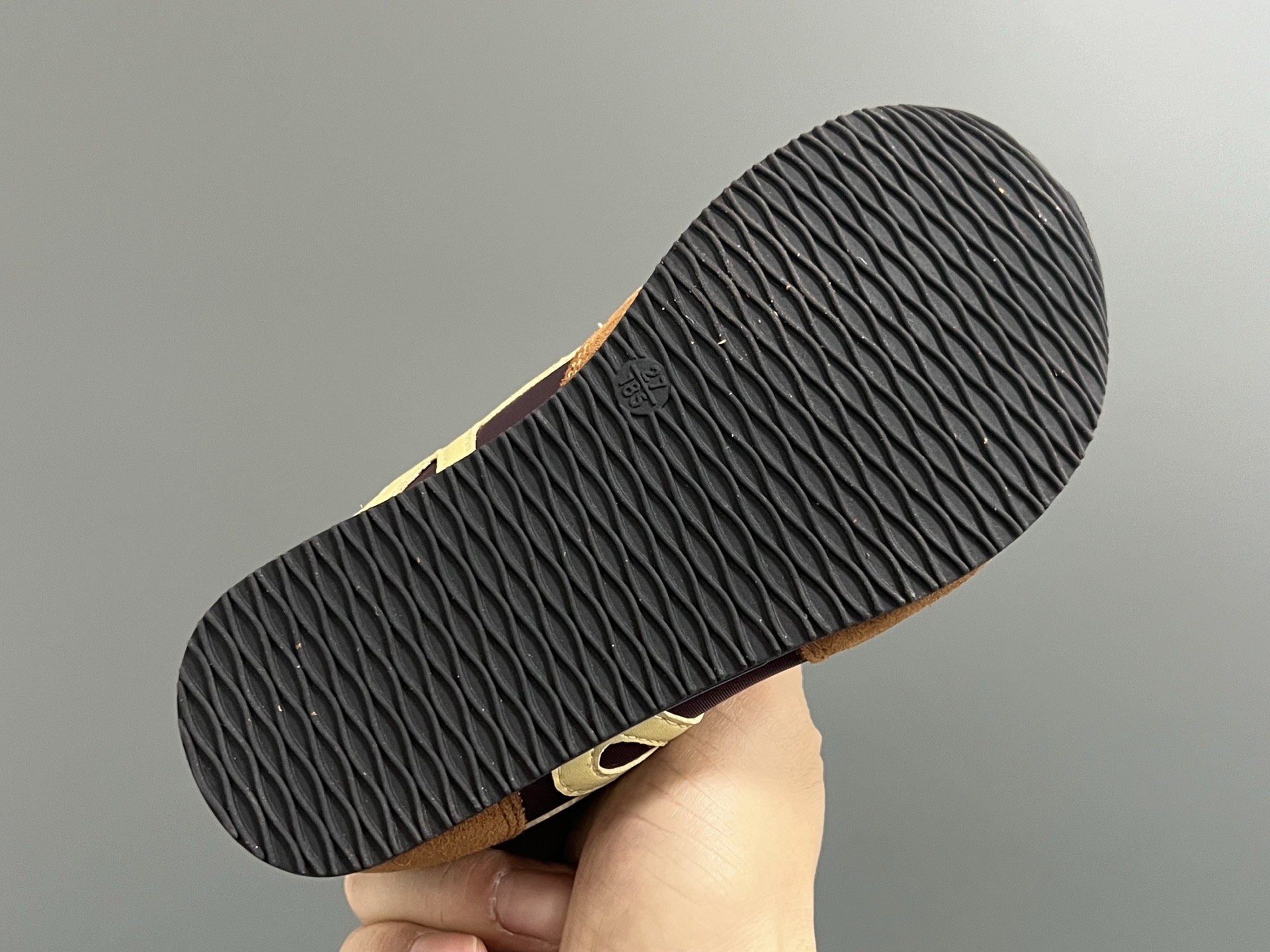 图片[5]-罗意威正确版鞋带儿童休闲鞋 尺码：26-37码 经典罗意威款式🆕 正确版不对称鞋头设计👍🏻 优质皮料拼接，质感满满💯 附赠鞋带扣，穿脱超方便✌🏻 橡胶耐磨防滑大底，脚感超舒适☁️-选品中心