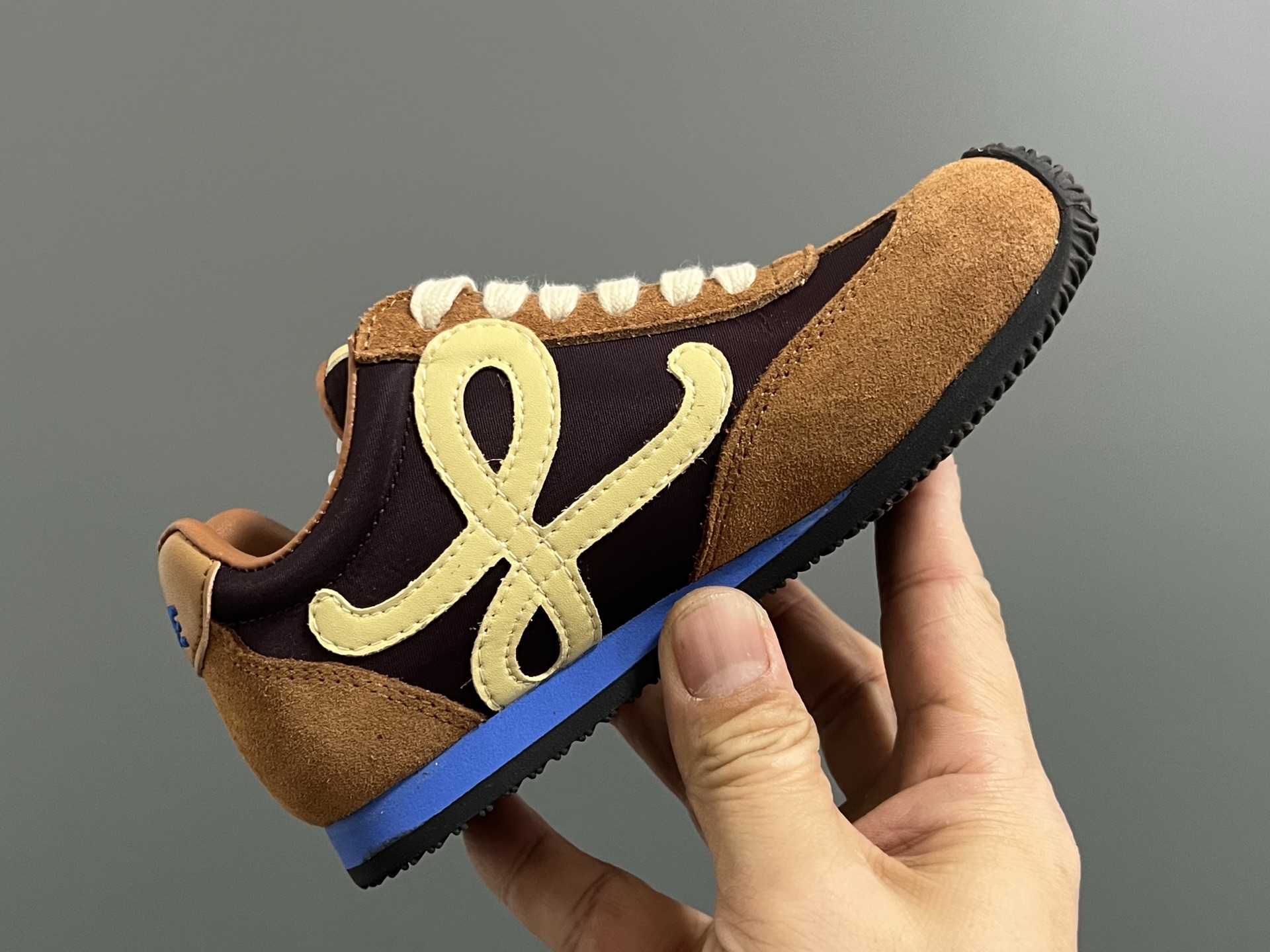 图片[6]-罗意威正确版鞋带儿童休闲鞋 尺码：26-37码 经典罗意威款式🆕 正确版不对称鞋头设计👍🏻 优质皮料拼接，质感满满💯 附赠鞋带扣，穿脱超方便✌🏻 橡胶耐磨防滑大底，脚感超舒适☁️-选品中心