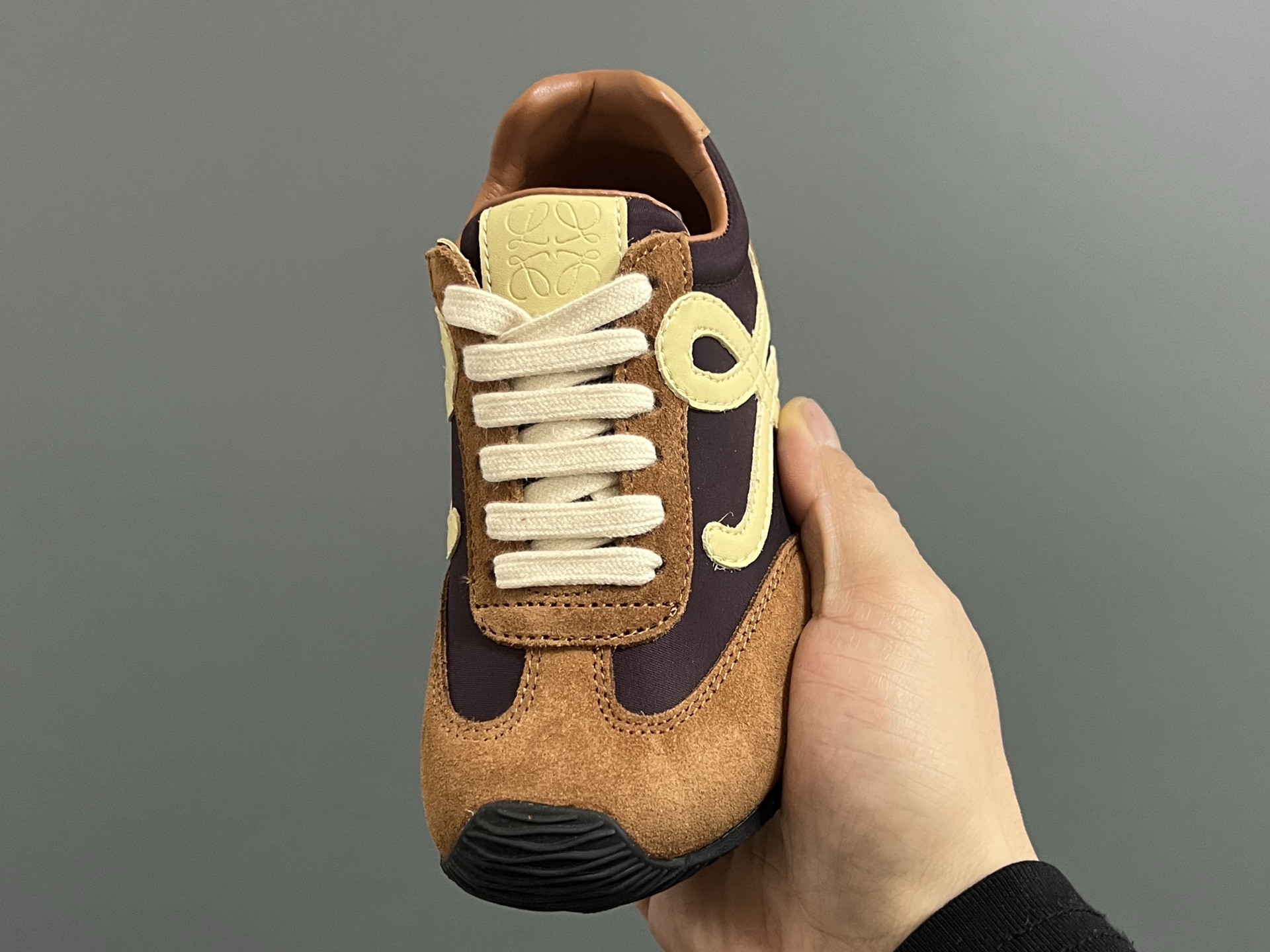 图片[3]-罗意威正确版鞋带儿童休闲鞋 尺码：26-37码 经典罗意威款式🆕 正确版不对称鞋头设计👍🏻 优质皮料拼接，质感满满💯 附赠鞋带扣，穿脱超方便✌🏻 橡胶耐磨防滑大底，脚感超舒适☁️-选品中心