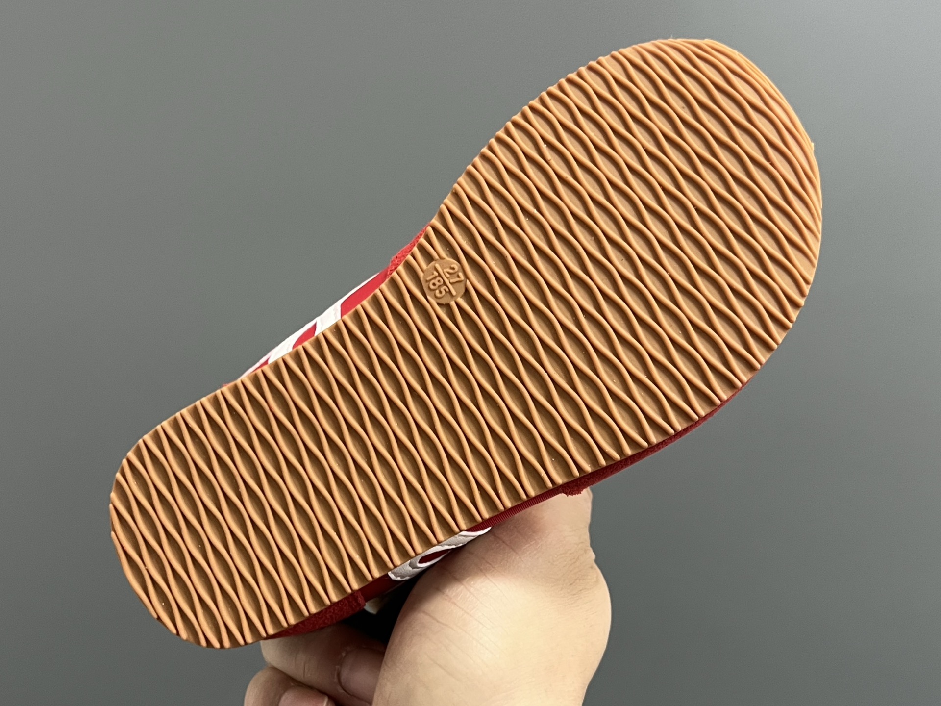 图片[5]-罗意威正确版鞋带儿童休闲鞋 尺码：26-37码 经典罗意威款式🆕 正确版不对称鞋头设计👍🏻 优质皮料拼接，质感满满💯 附赠鞋带扣，穿脱超方便✌🏻 橡胶耐磨防滑大底，脚感超舒适☁️-选品中心