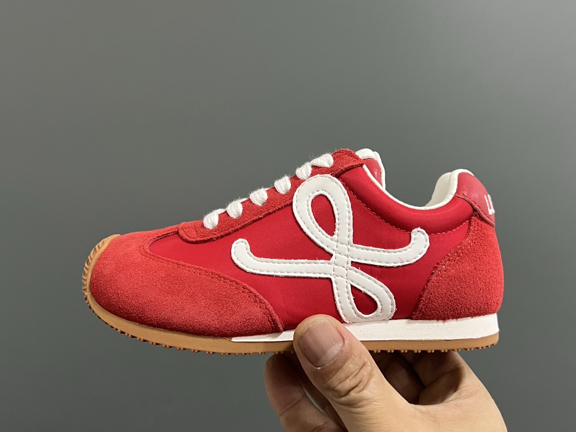 图片[4]-罗意威正确版鞋带儿童休闲鞋 尺码：26-37码 经典罗意威款式🆕 正确版不对称鞋头设计👍🏻 优质皮料拼接，质感满满💯 附赠鞋带扣，穿脱超方便✌🏻 橡胶耐磨防滑大底，脚感超舒适☁️-选品中心