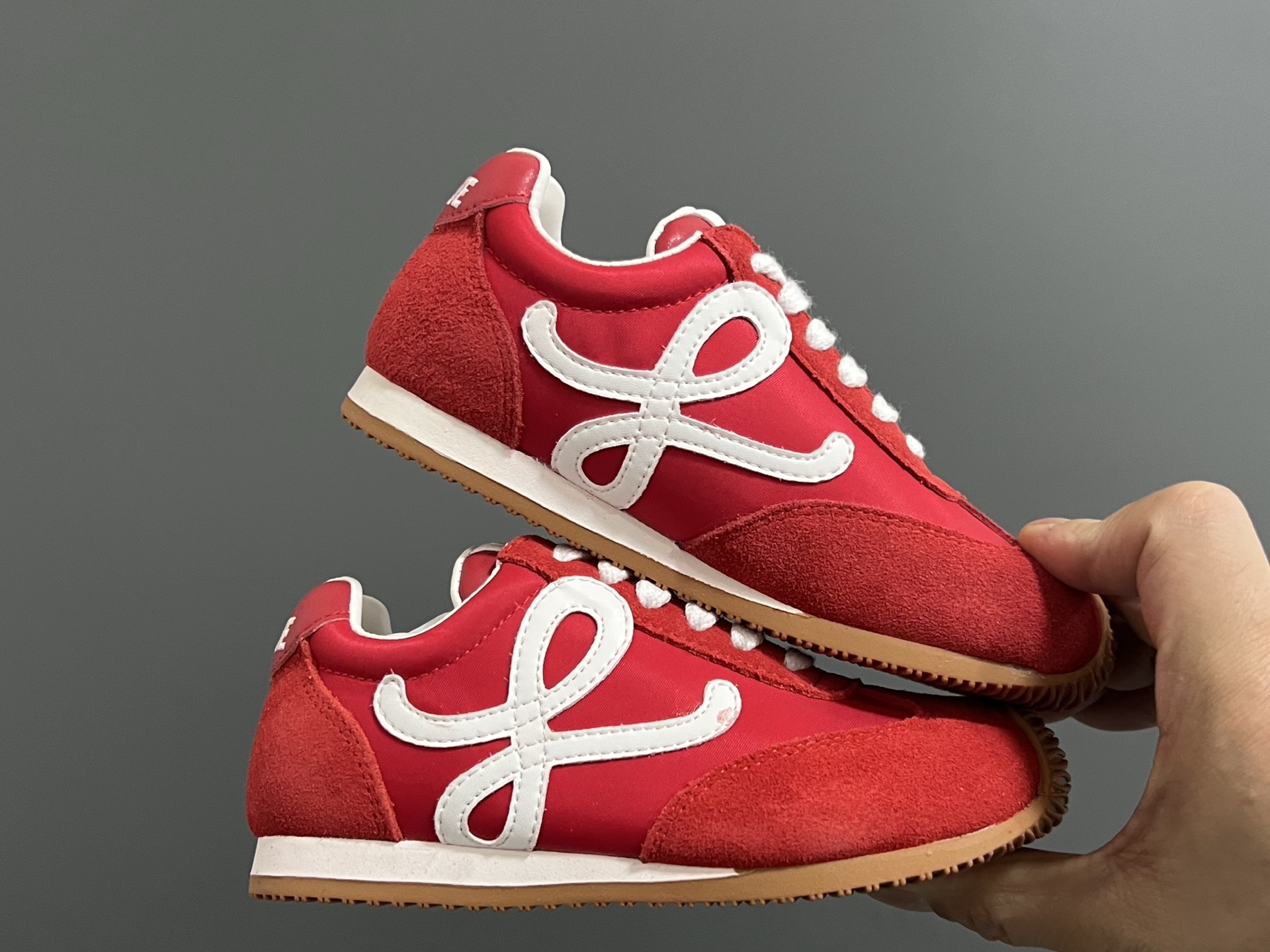 图片[9]-罗意威正确版鞋带儿童休闲鞋 尺码：26-37码 经典罗意威款式🆕 正确版不对称鞋头设计👍🏻 优质皮料拼接，质感满满💯 附赠鞋带扣，穿脱超方便✌🏻 橡胶耐磨防滑大底，脚感超舒适☁️-选品中心