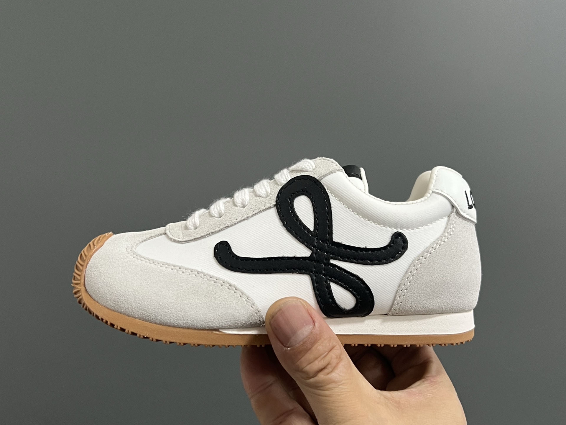 图片[4]-罗意威正确版鞋带儿童休闲鞋 尺码：26-37码 经典罗意威款式🆕 正确版不对称鞋头设计👍🏻 优质皮料拼接，质感满满💯 附赠鞋带扣，穿脱超方便✌🏻 橡胶耐磨防滑大底，脚感超舒适☁️-选品中心