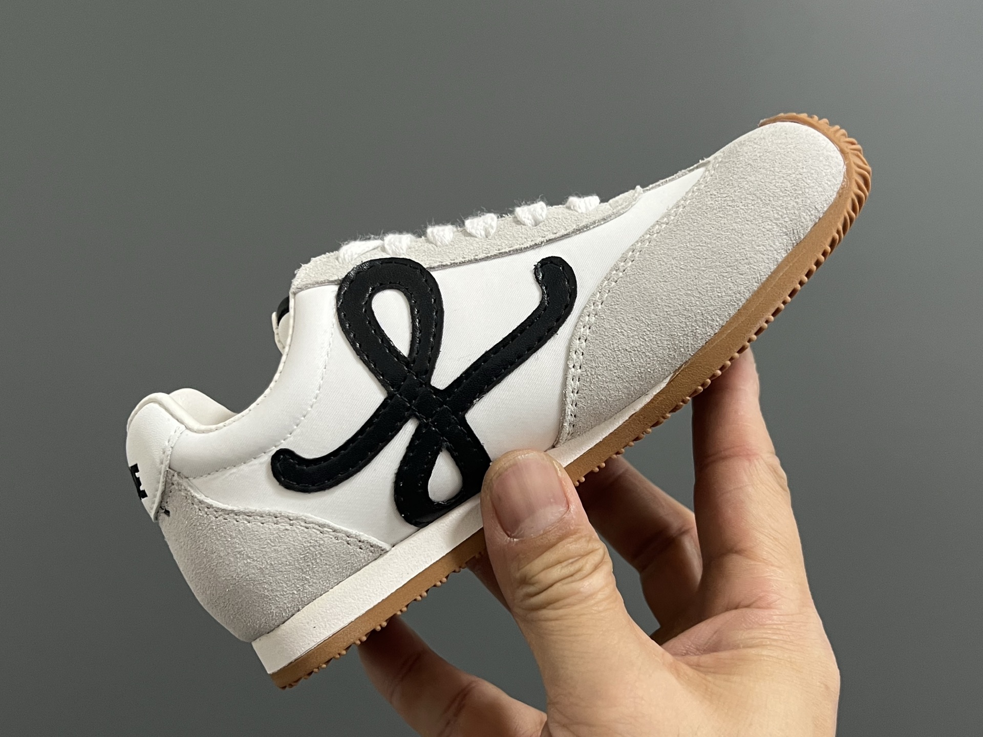 图片[6]-罗意威正确版鞋带儿童休闲鞋 尺码：26-37码 经典罗意威款式🆕 正确版不对称鞋头设计👍🏻 优质皮料拼接，质感满满💯 附赠鞋带扣，穿脱超方便✌🏻 橡胶耐磨防滑大底，脚感超舒适☁️-选品中心