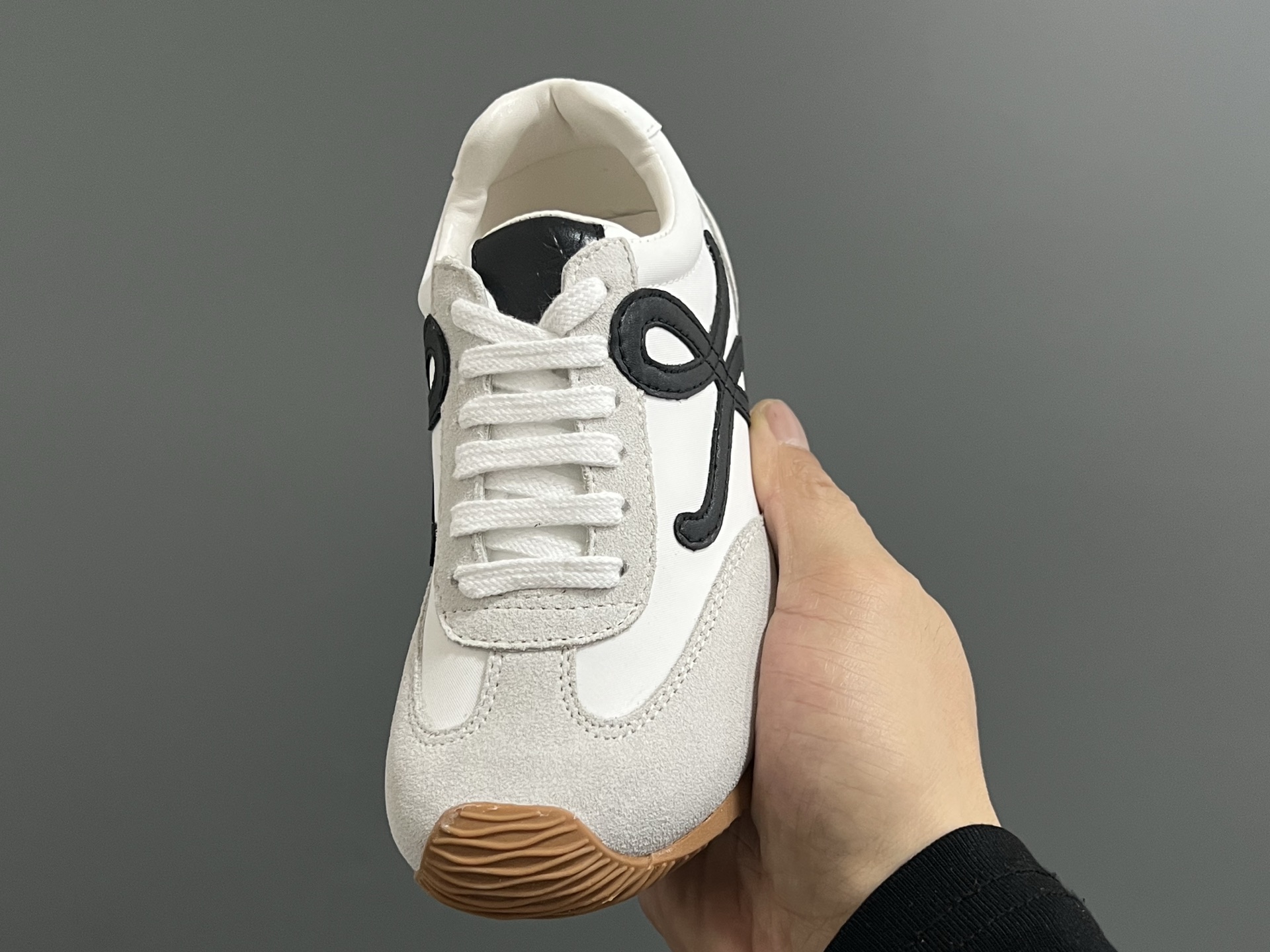 图片[3]-罗意威正确版鞋带儿童休闲鞋 尺码：26-37码 经典罗意威款式🆕 正确版不对称鞋头设计👍🏻 优质皮料拼接，质感满满💯 附赠鞋带扣，穿脱超方便✌🏻 橡胶耐磨防滑大底，脚感超舒适☁️-选品中心