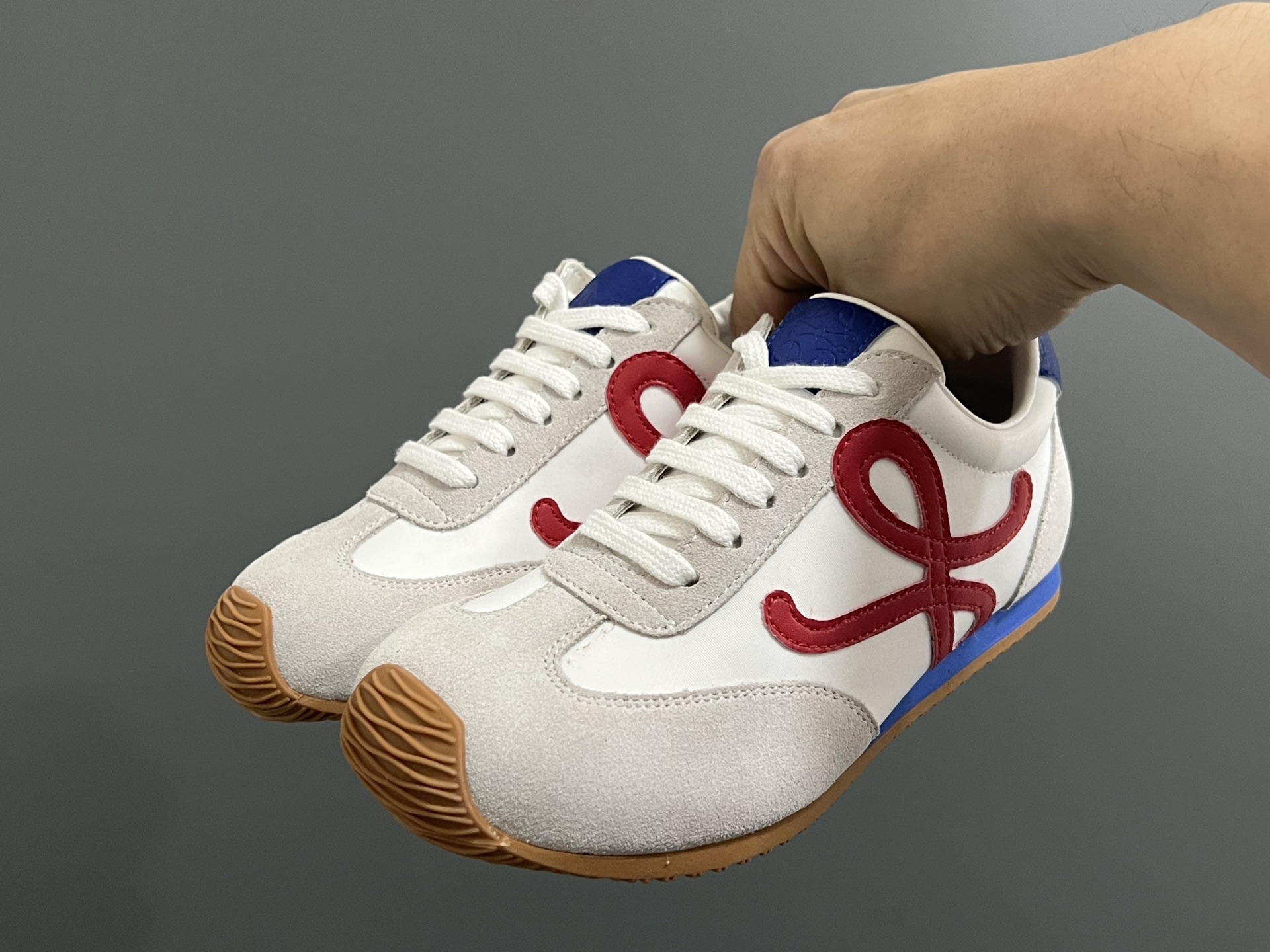 图片[2]-罗意威正确版鞋带儿童休闲鞋 尺码：26-37码 经典罗意威款式🆕 正确版不对称鞋头设计👍🏻 优质皮料拼接，质感满满💯 附赠鞋带扣，穿脱超方便✌🏻 橡胶耐磨防滑大底，脚感超舒适☁️-选品中心