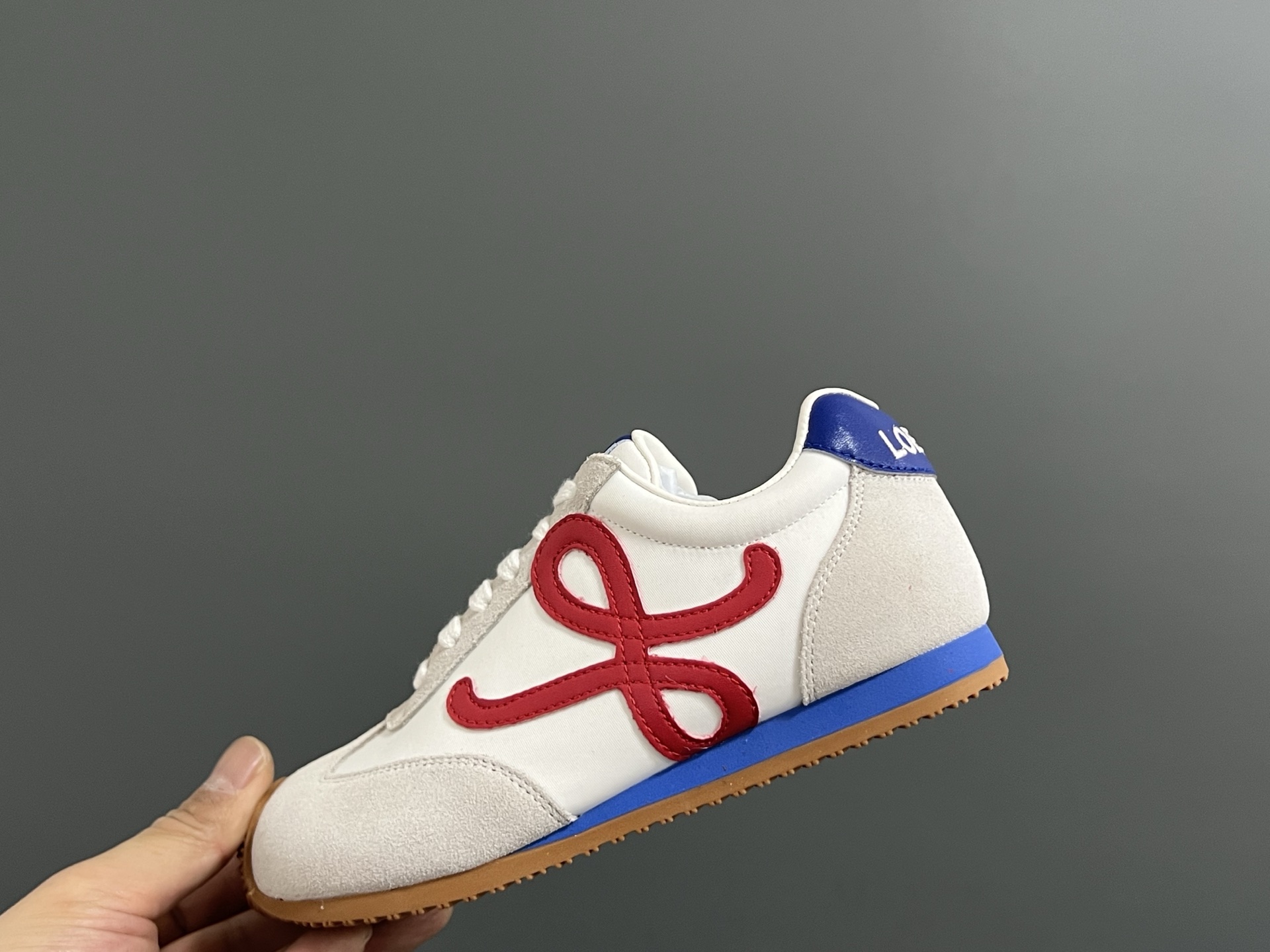 图片[7]-罗意威正确版鞋带儿童休闲鞋 尺码：26-37码 经典罗意威款式🆕 正确版不对称鞋头设计👍🏻 优质皮料拼接，质感满满💯 附赠鞋带扣，穿脱超方便✌🏻 橡胶耐磨防滑大底，脚感超舒适☁️-选品中心