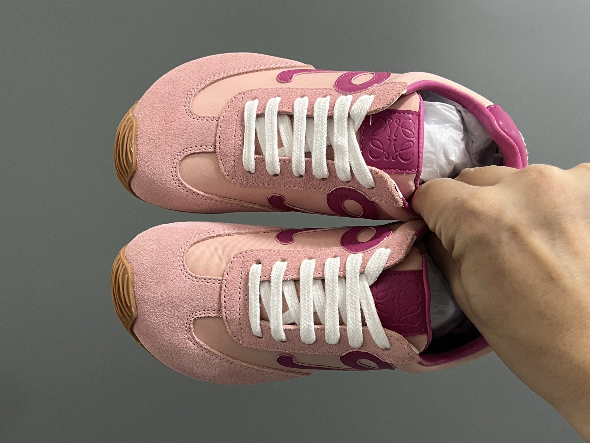 罗意威正确版鞋带儿童休闲鞋 尺码：26-37码 经典罗意威款式🆕 正确版不对称鞋头设计👍🏻 优质皮料拼接，质感满满💯 附赠鞋带扣，穿脱超方便✌🏻 橡胶耐磨防滑大底，脚感超舒适☁️-选品中心