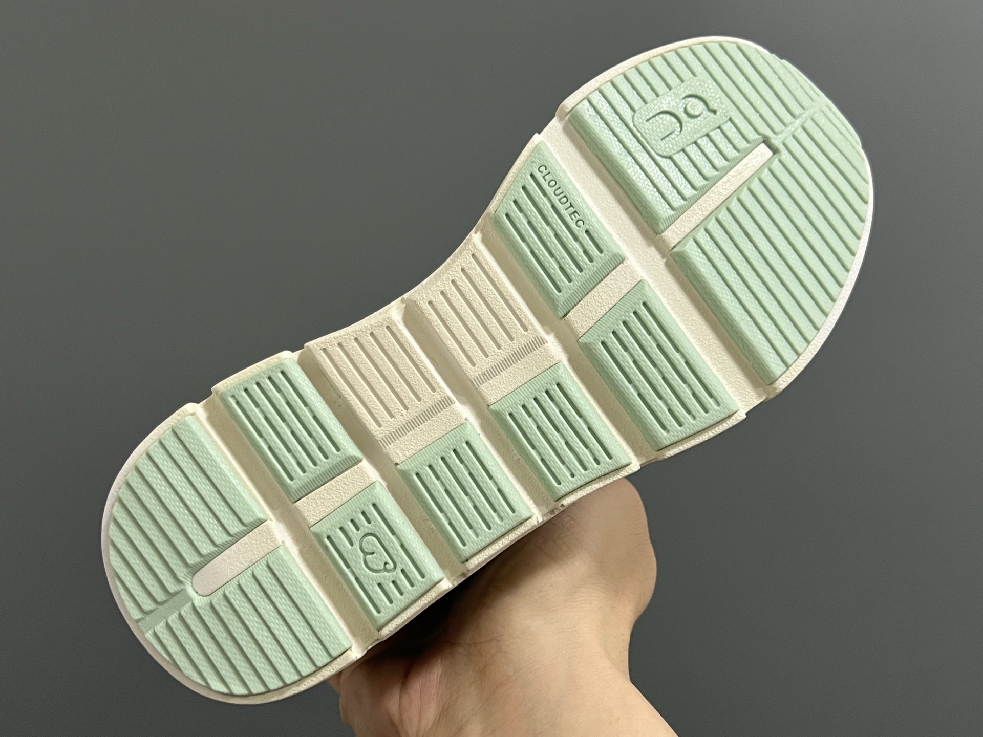 图片[5]-原单版昂跑新款魔术贴松紧带儿童运动鞋 尺码：26-37码 小众的昂跑品牌🆕 穿上就会爱上❤️ 魔术贴➕松紧带设计，穿脱超方便✌🏻 透气舒适鞋面，质感满满💯 新工厂新工艺🆕-选品中心