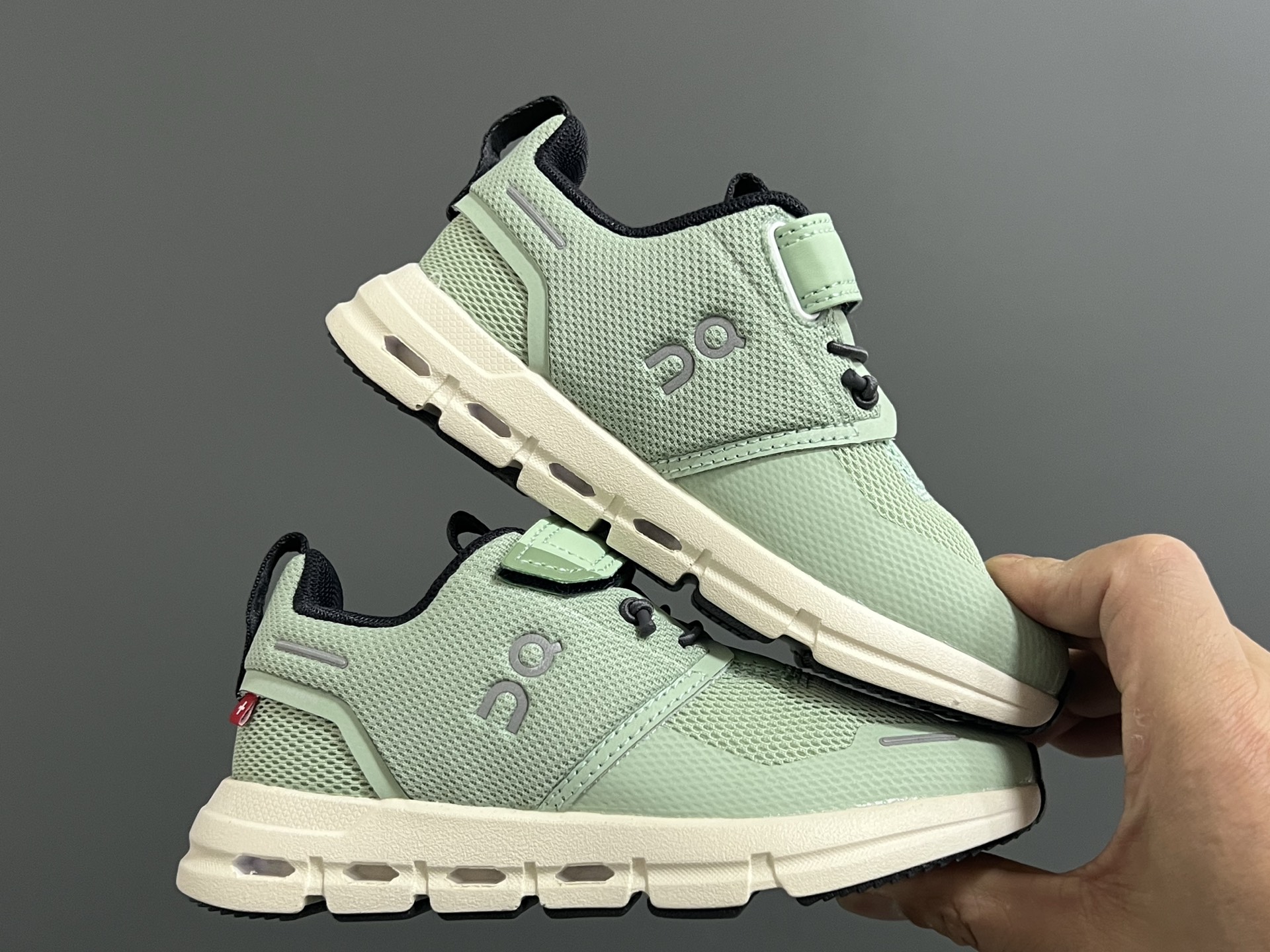 图片[9]-原单版昂跑新款魔术贴松紧带儿童运动鞋 尺码：26-37码 小众的昂跑品牌🆕 穿上就会爱上❤️ 魔术贴➕松紧带设计，穿脱超方便✌🏻 透气舒适鞋面，质感满满💯 新工厂新工艺🆕-选品中心