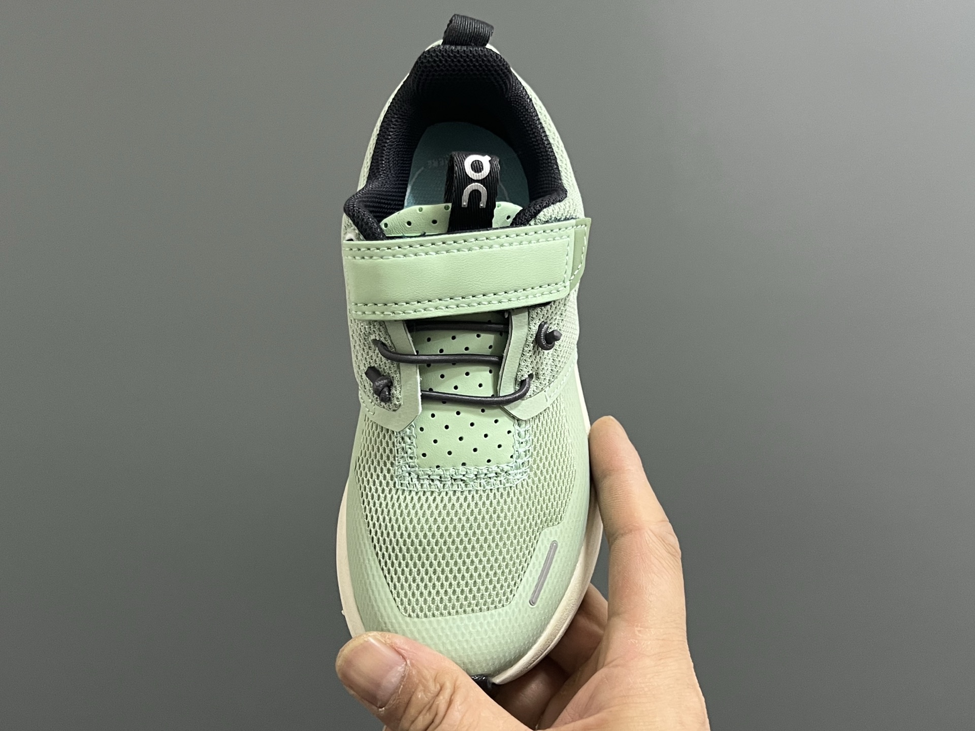 图片[6]-原单版昂跑新款魔术贴松紧带儿童运动鞋 尺码：26-37码 小众的昂跑品牌🆕 穿上就会爱上❤️ 魔术贴➕松紧带设计，穿脱超方便✌🏻 透气舒适鞋面，质感满满💯 新工厂新工艺🆕-选品中心