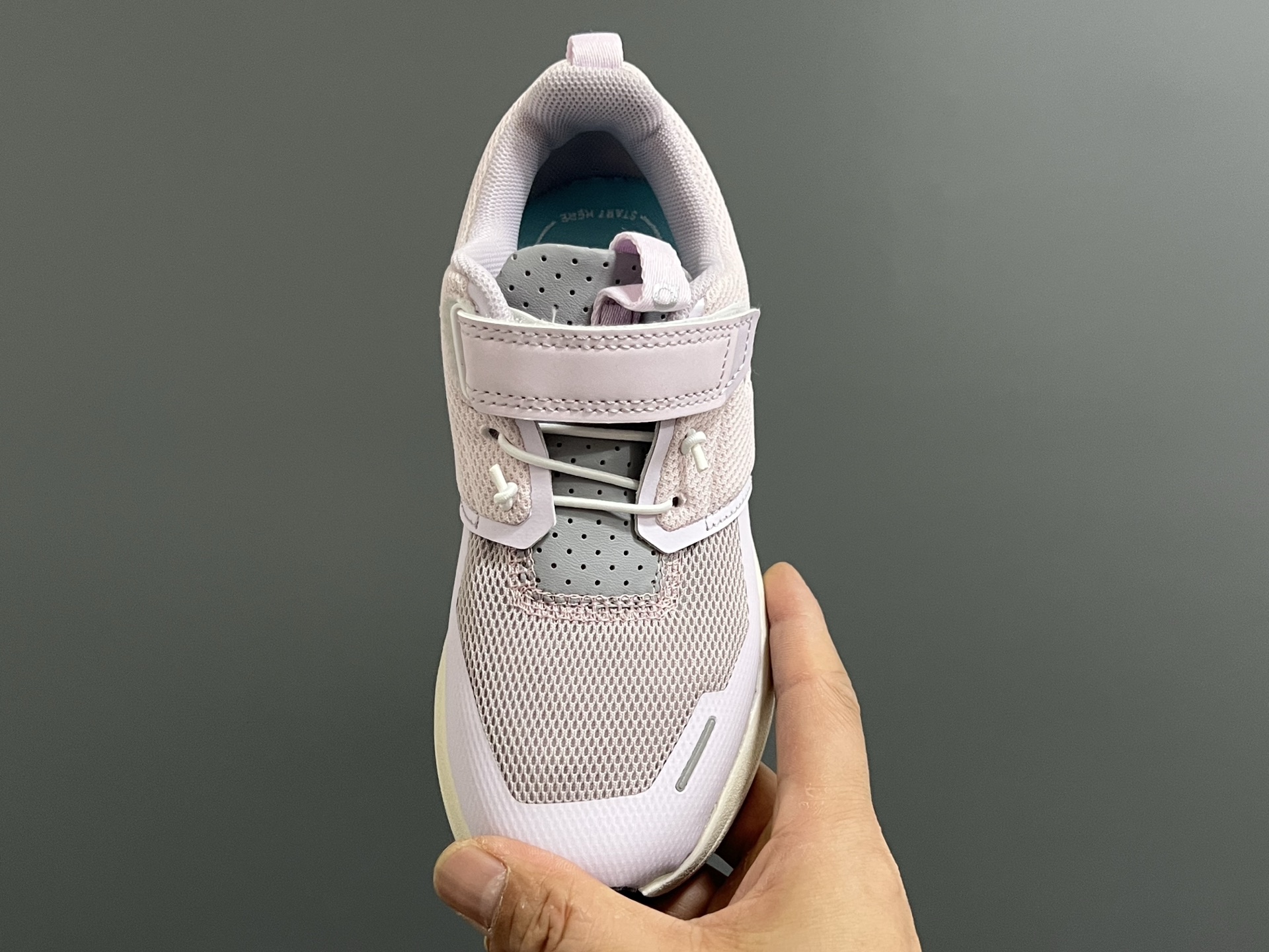 图片[8]-原单版昂跑新款魔术贴松紧带儿童运动鞋 尺码：26-37码 小众的昂跑品牌🆕 穿上就会爱上❤️ 魔术贴➕松紧带设计，穿脱超方便✌🏻 透气舒适鞋面，质感满满💯 新工厂新工艺🆕-选品中心