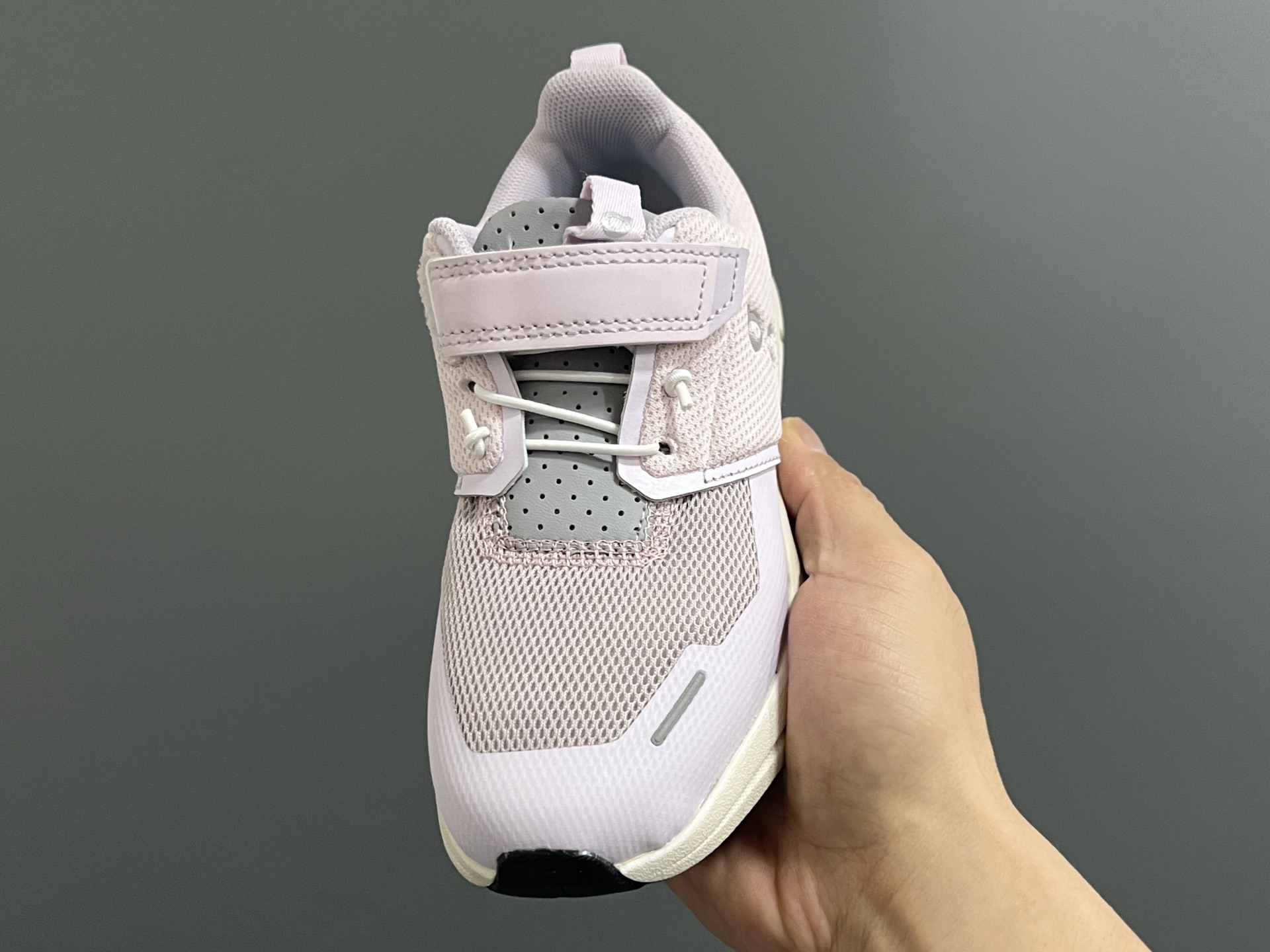 图片[3]-原单版昂跑新款魔术贴松紧带儿童运动鞋 尺码：26-37码 小众的昂跑品牌🆕 穿上就会爱上❤️ 魔术贴➕松紧带设计，穿脱超方便✌🏻 透气舒适鞋面，质感满满💯 新工厂新工艺🆕-选品中心