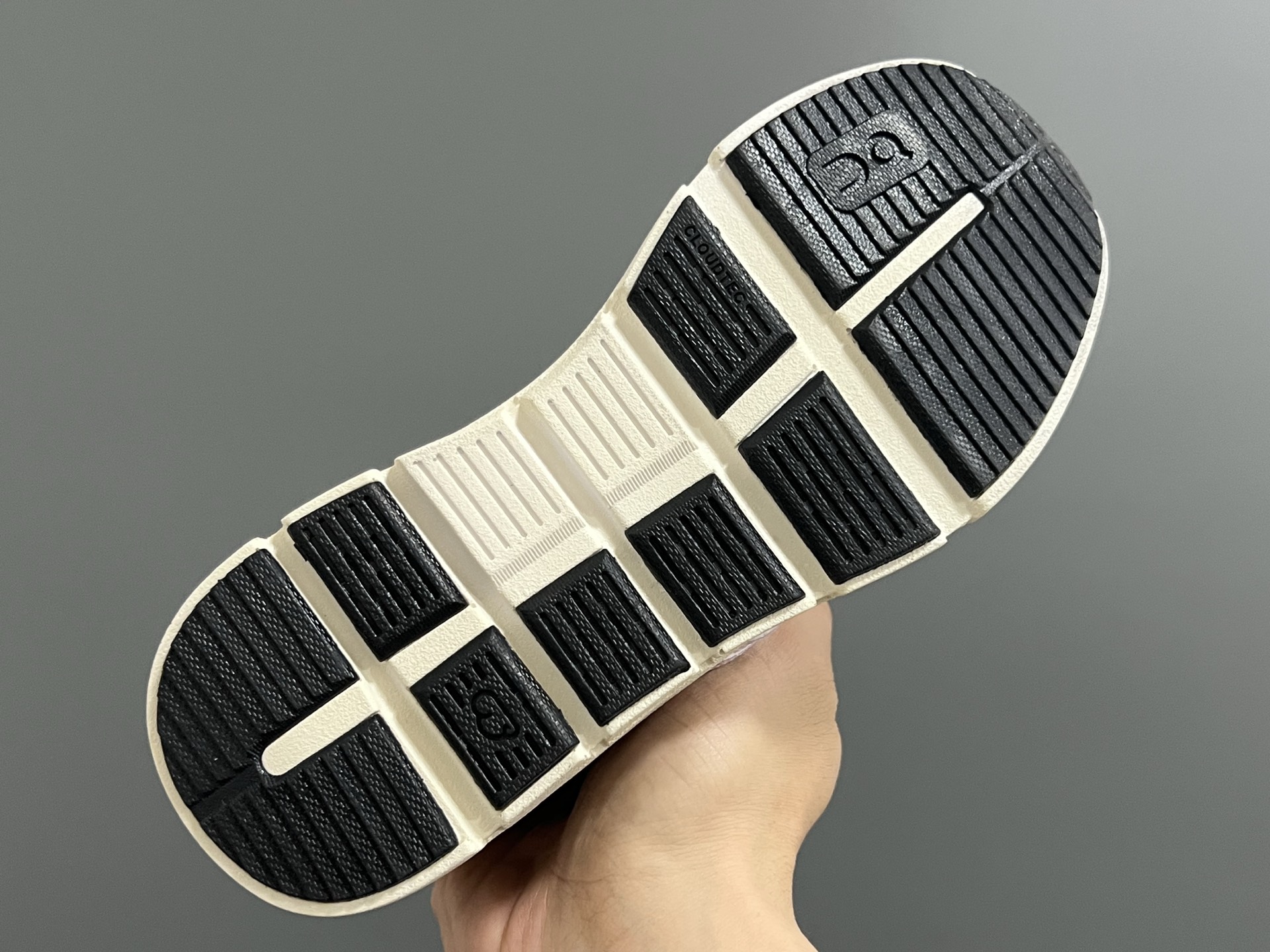 图片[7]-原单版昂跑新款魔术贴松紧带儿童运动鞋 尺码：26-37码 小众的昂跑品牌🆕 穿上就会爱上❤️ 魔术贴➕松紧带设计，穿脱超方便✌🏻 透气舒适鞋面，质感满满💯 新工厂新工艺🆕-选品中心