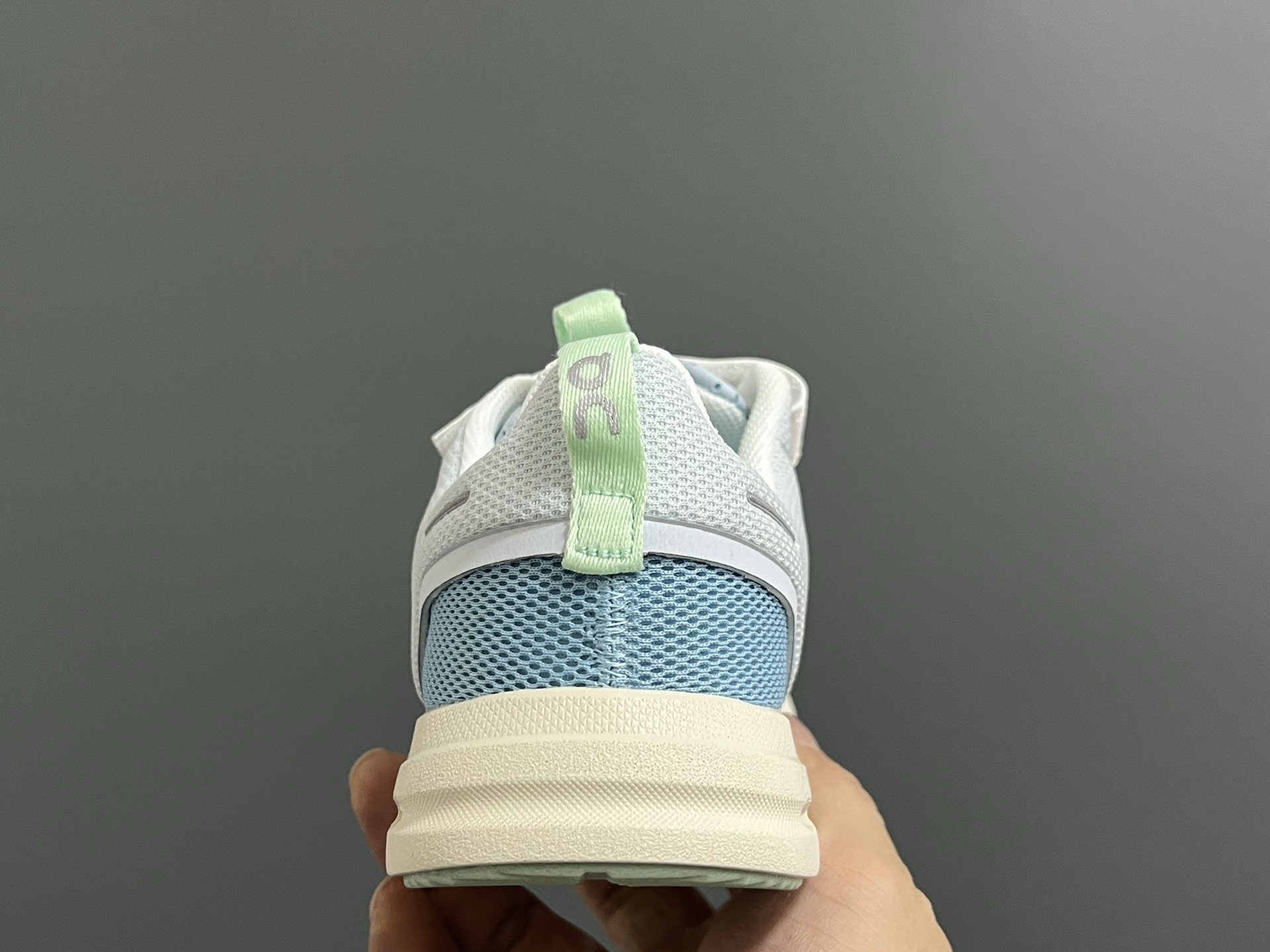 图片[6]-原单版昂跑新款魔术贴松紧带儿童运动鞋 尺码：26-37码 小众的昂跑品牌🆕 穿上就会爱上❤️ 魔术贴➕松紧带设计，穿脱超方便✌🏻 透气舒适鞋面，质感满满💯 新工厂新工艺🆕-选品中心