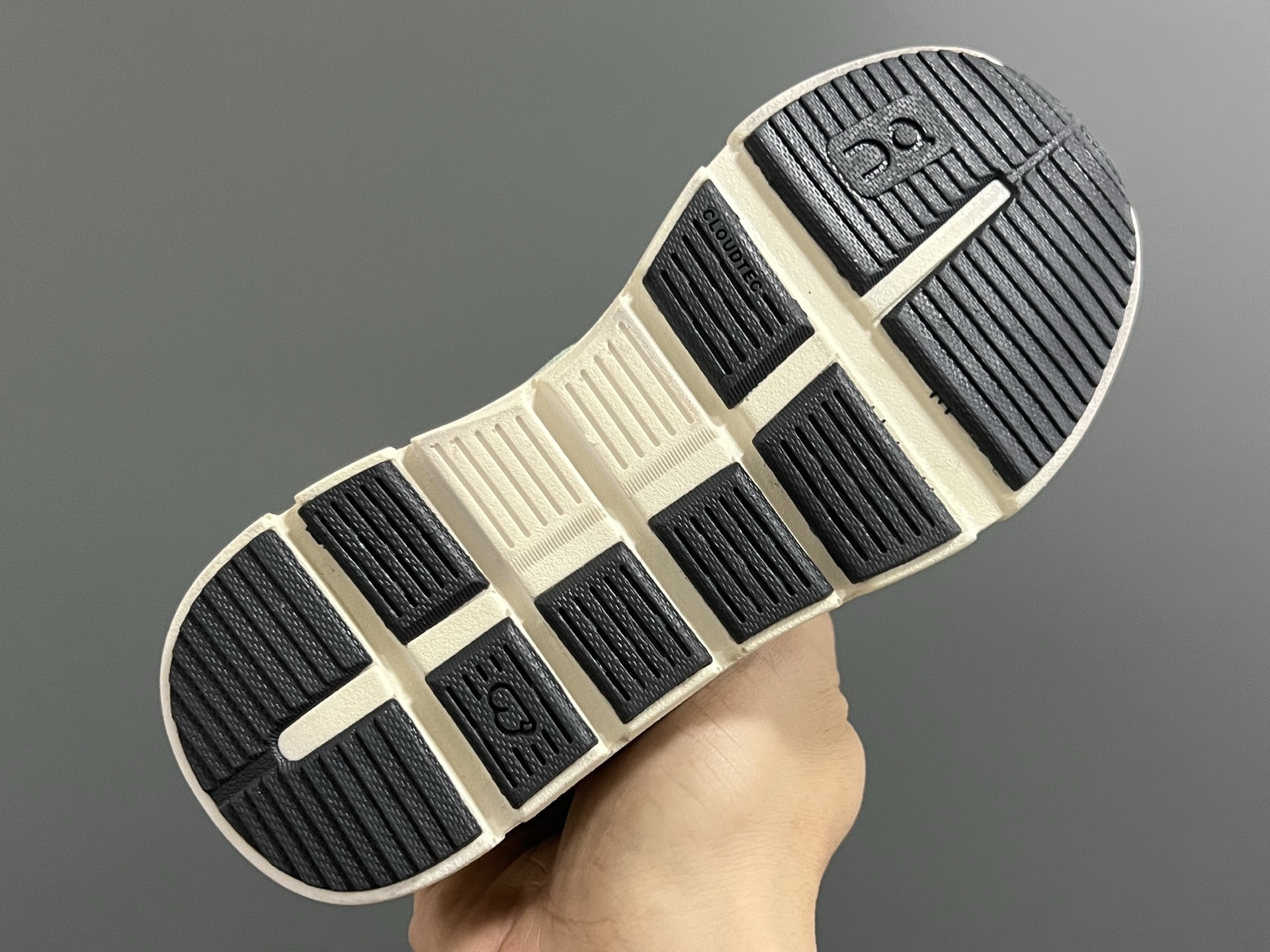 图片[9]-原单版昂跑新款魔术贴松紧带儿童运动鞋 尺码：26-37码 小众的昂跑品牌🆕 穿上就会爱上❤️ 魔术贴➕松紧带设计，穿脱超方便✌🏻 透气舒适鞋面，质感满满💯 新工厂新工艺🆕-选品中心