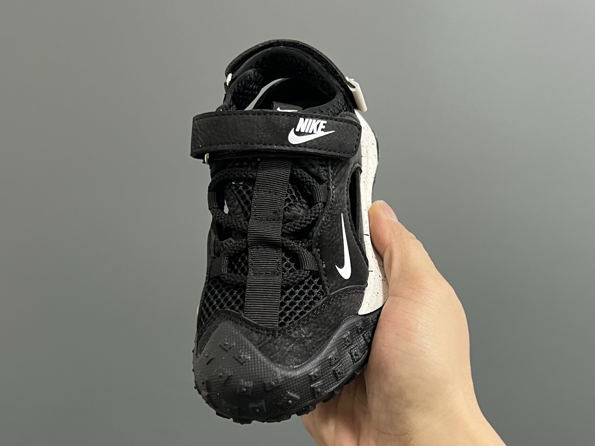 图片[3]-NK新款轮胎魔术贴儿童凉鞋 尺码：26-37码 经典轮胎🛞底凉鞋🆕 镂空网面设计，透气又舒适☁️ 魔术贴设计，穿脱超方便✌🏻-选品中心