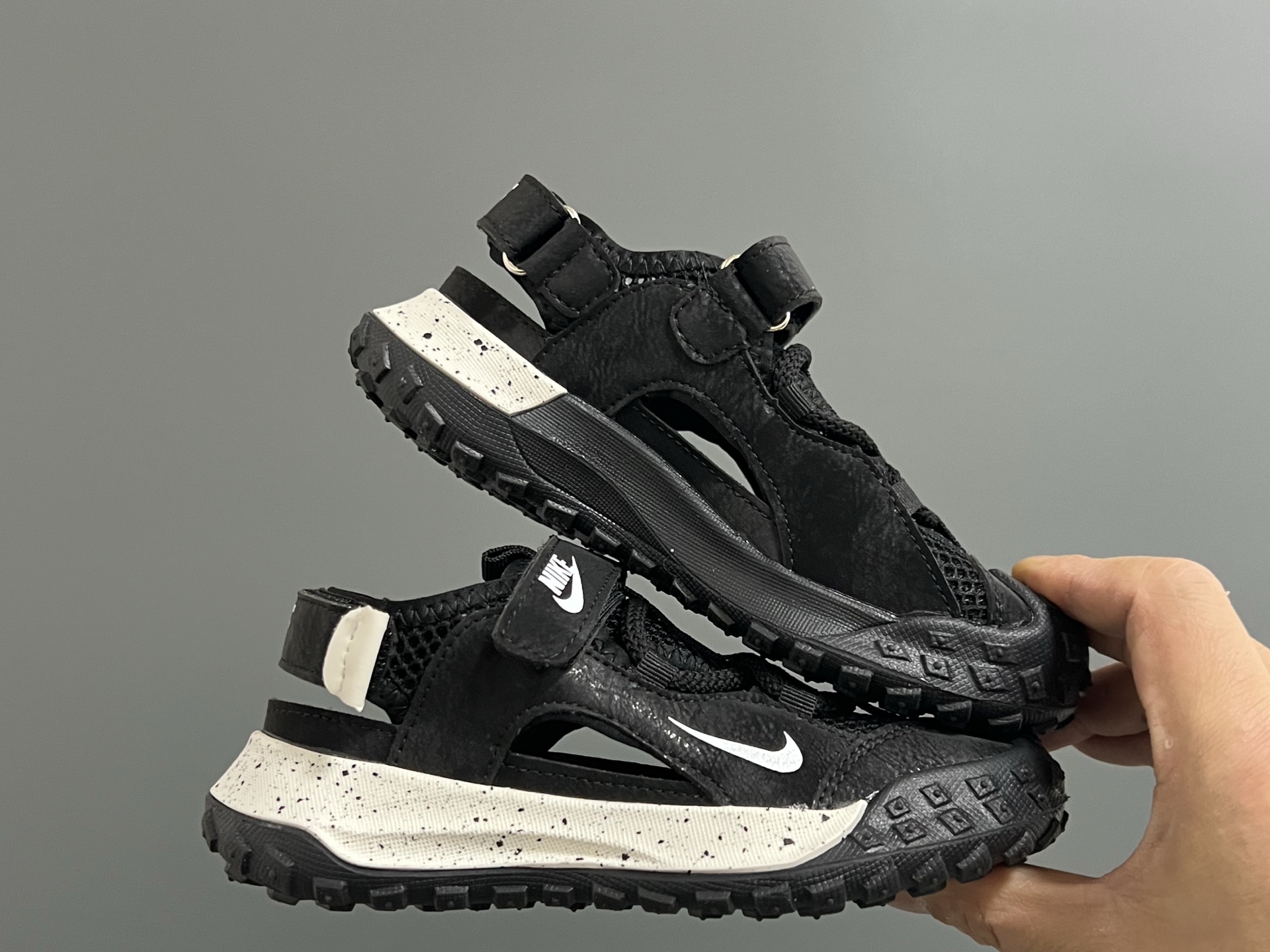 图片[9]-NK新款轮胎魔术贴儿童凉鞋 尺码：26-37码 经典轮胎🛞底凉鞋🆕 镂空网面设计，透气又舒适☁️ 魔术贴设计，穿脱超方便✌🏻-选品中心