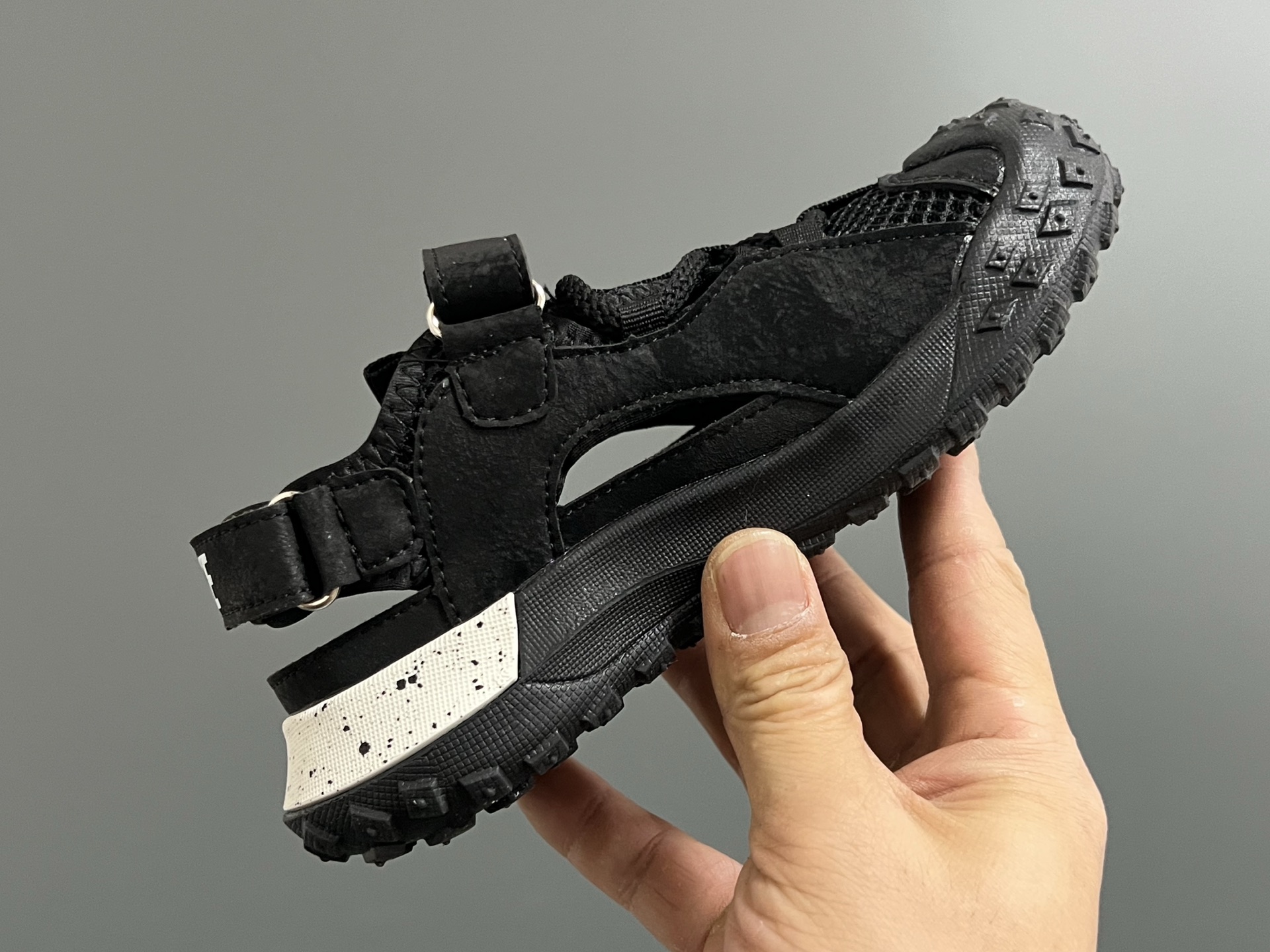 图片[6]-NK新款轮胎魔术贴儿童凉鞋 尺码：26-37码 经典轮胎🛞底凉鞋🆕 镂空网面设计，透气又舒适☁️ 魔术贴设计，穿脱超方便✌🏻-选品中心