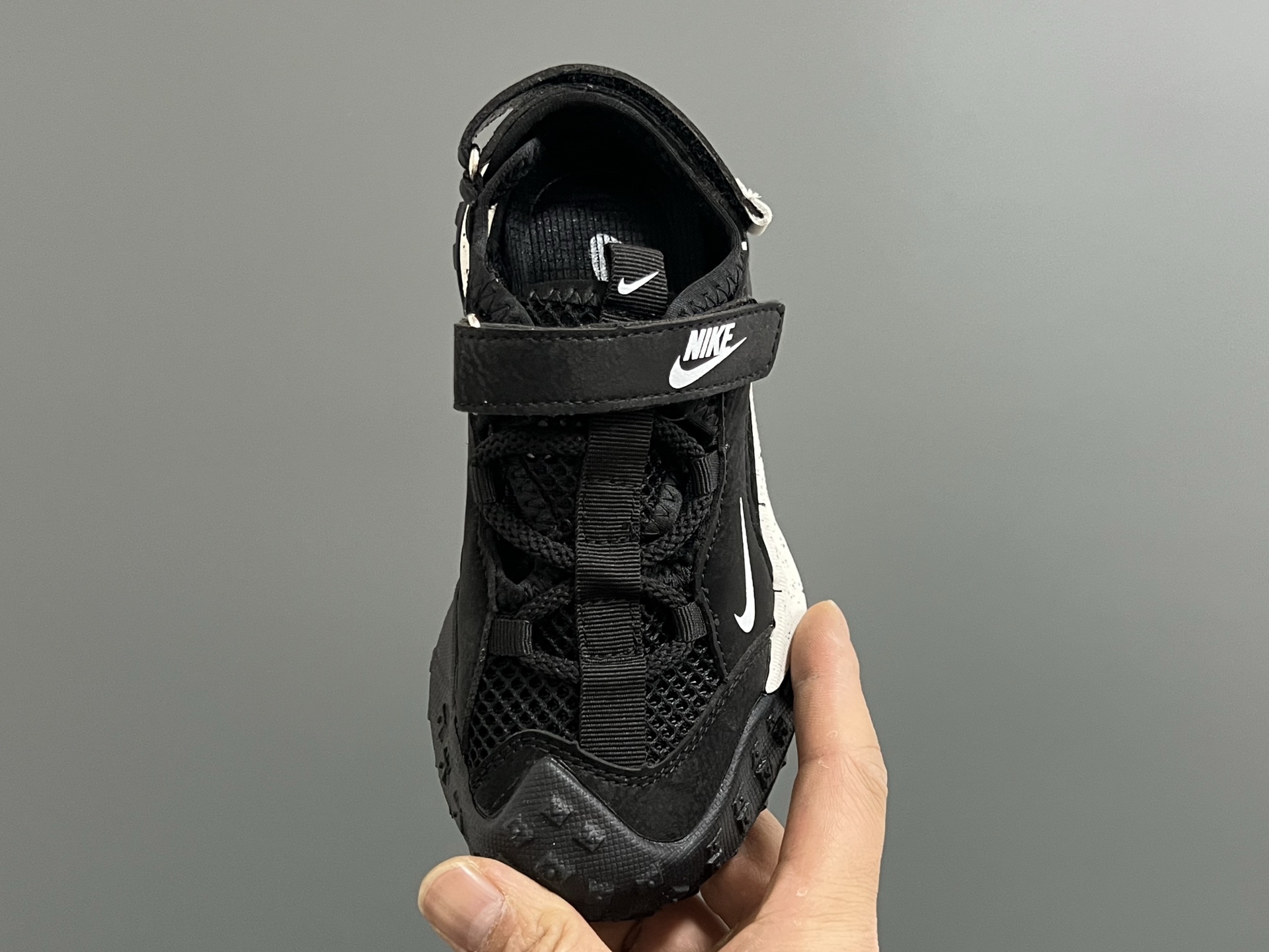 图片[8]-NK新款轮胎魔术贴儿童凉鞋 尺码：26-37码 经典轮胎🛞底凉鞋🆕 镂空网面设计，透气又舒适☁️ 魔术贴设计，穿脱超方便✌🏻-选品中心