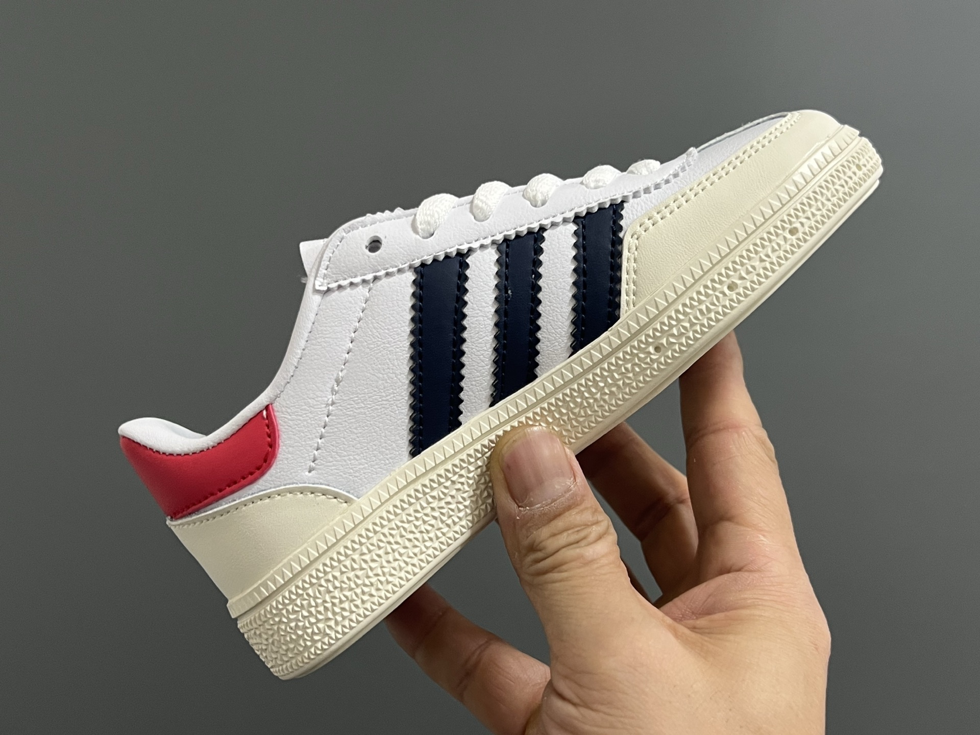 图片[6]-A家新款handball spezial儿童手球鞋休闲鞋 尺码：24-37码 超百搭的新款德训🆕 优质猪八革面料，质感满分💯 橡胶耐磨防滑大底，脚感超赞👍🏻 额外附赠一对鞋带扣，穿脱更加方便✌🏻-选品中心