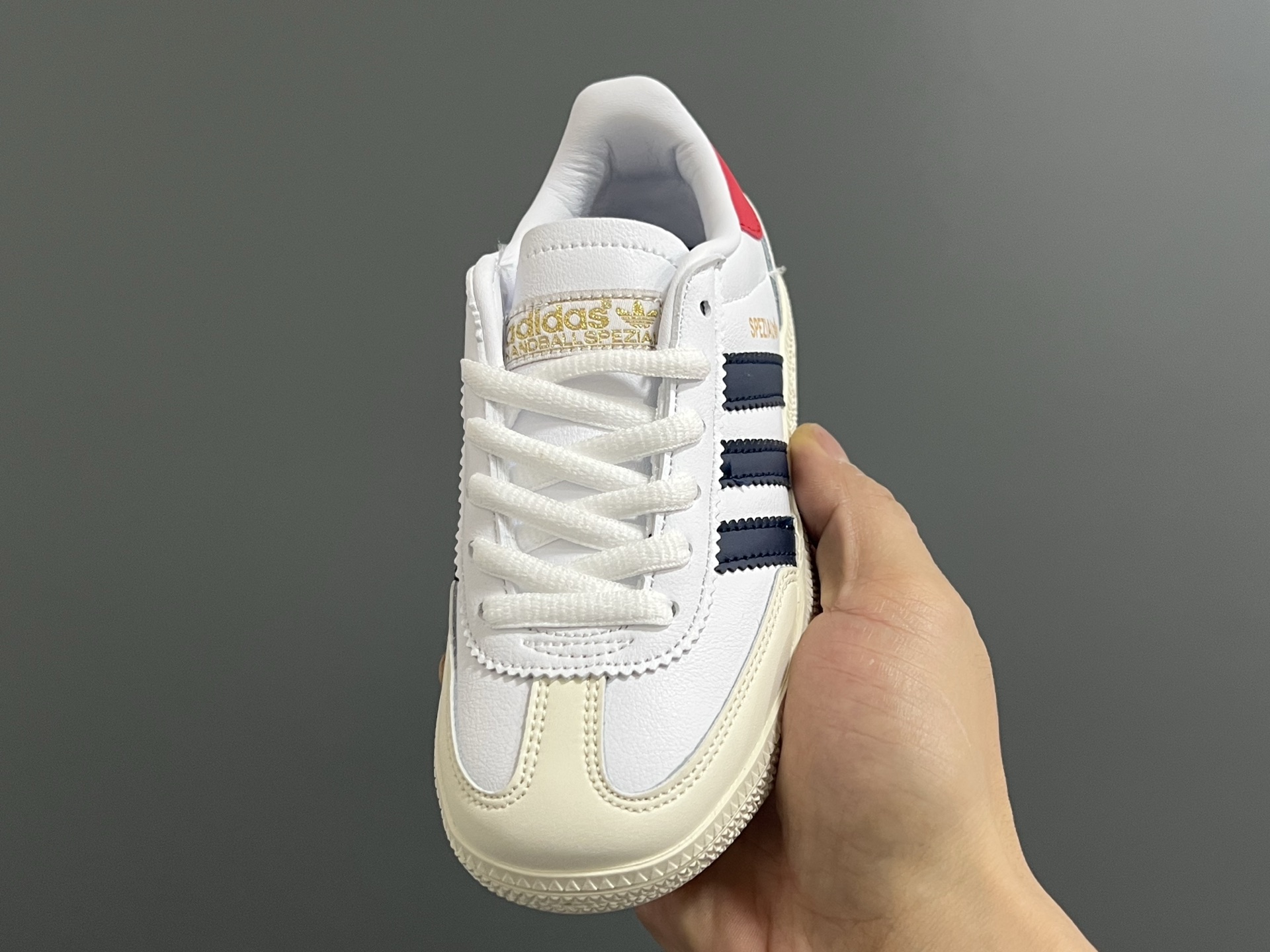 图片[3]-A家新款handball spezial儿童手球鞋休闲鞋 尺码：24-37码 超百搭的新款德训🆕 优质猪八革面料，质感满分💯 橡胶耐磨防滑大底，脚感超赞👍🏻 额外附赠一对鞋带扣，穿脱更加方便✌🏻-选品中心