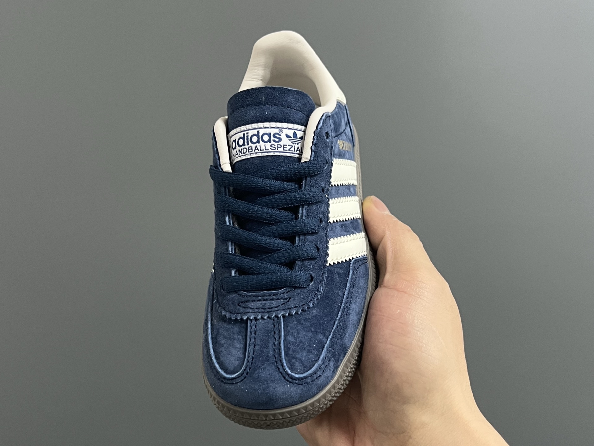 图片[3]-A家新款handball spezial儿童手球鞋休闲鞋 尺码：24-37码 超百搭的新款德训🆕 优质猪八革面料，质感满分💯 橡胶耐磨防滑大底，脚感超赞👍🏻 额外附赠一对鞋带扣，穿脱更加方便✌🏻-选品中心