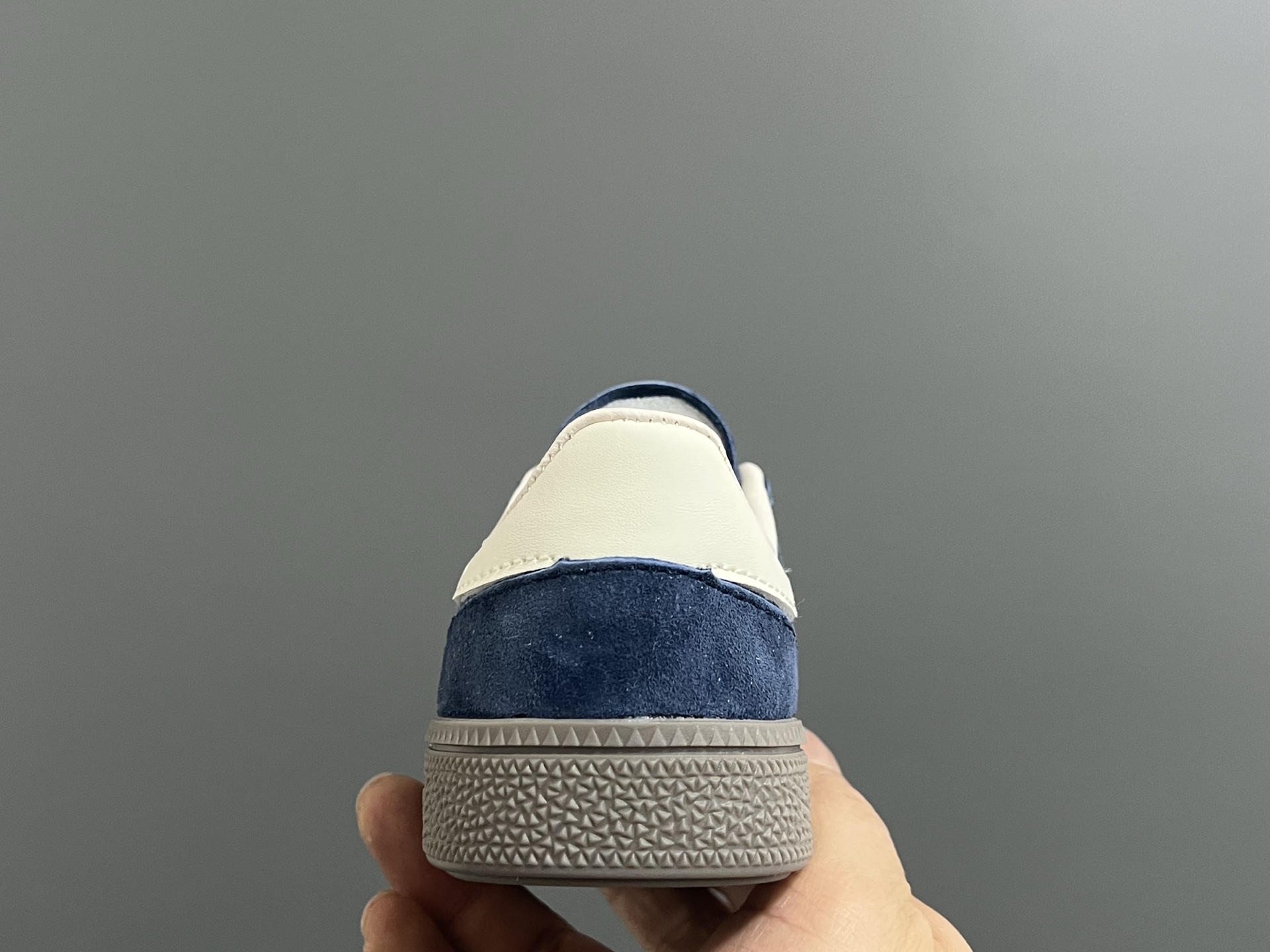 图片[6]-A家新款handball spezial儿童手球鞋休闲鞋 尺码：24-37码 超百搭的新款德训🆕 优质猪八革面料，质感满分💯 橡胶耐磨防滑大底，脚感超赞👍🏻 额外附赠一对鞋带扣，穿脱更加方便✌🏻-选品中心