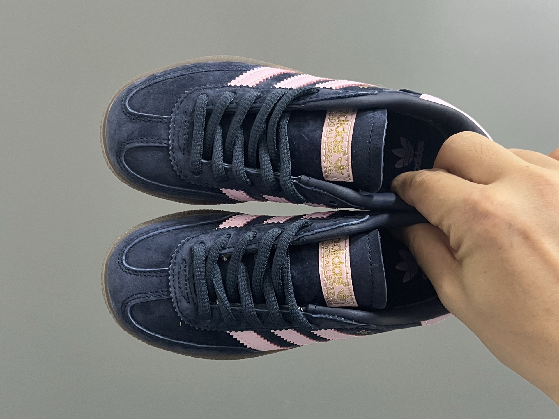 AD德训三代handball spezial儿童手球鞋休闲鞋 尺码:24-37码 超百搭的新款德训🆕 优质猪八革面料,质感满分💯 橡胶耐磨防滑大底,脚感超赞👍🏻 额外附赠一对鞋带扣,穿脱更加方便✌🏻-选品中心