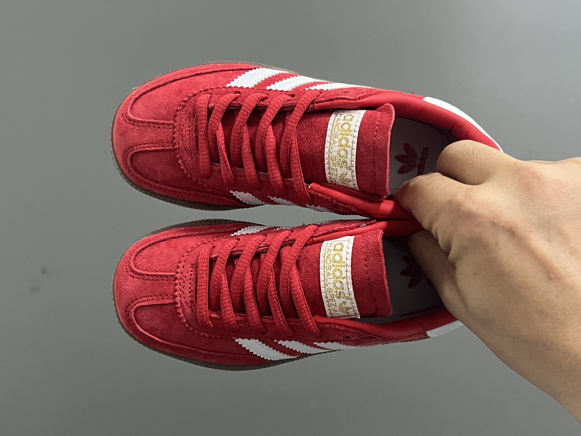 AD德训三代handball spezial儿童手球鞋休闲鞋 尺码:24-37码 超百搭的新款德训🆕 优质猪八革面料,质感满分💯 橡胶耐磨防滑大底,脚感超赞👍🏻 额外附赠一对鞋带扣,穿脱更加方便✌🏻-选品中心