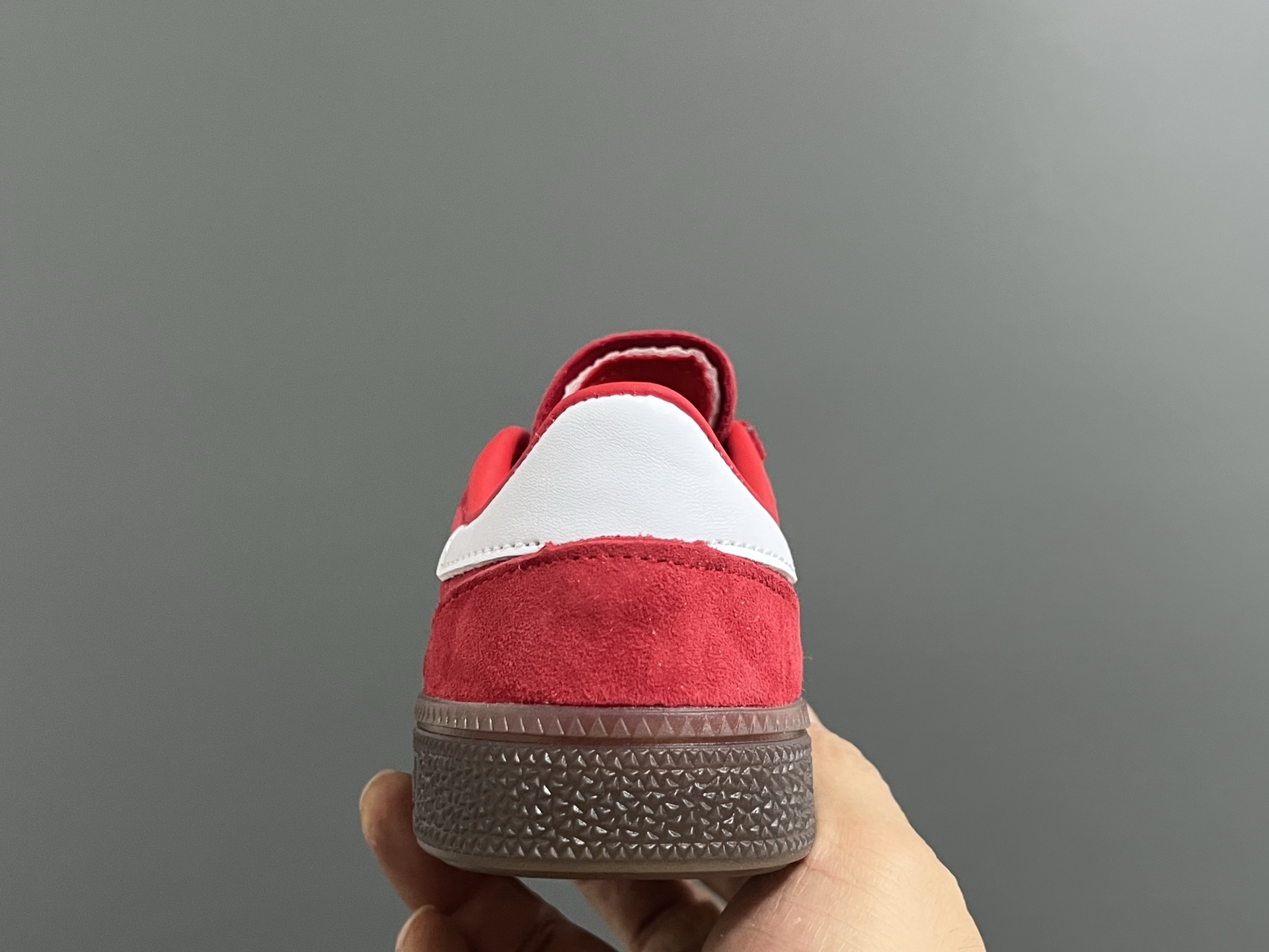 图片[6]-AD德训三代handball spezial儿童手球鞋休闲鞋 尺码：24-37码 超百搭的新款德训🆕 优质猪八革面料，质感满分💯 橡胶耐磨防滑大底，脚感超赞👍🏻 额外附赠一对鞋带扣，穿脱更加方便✌🏻-选品中心