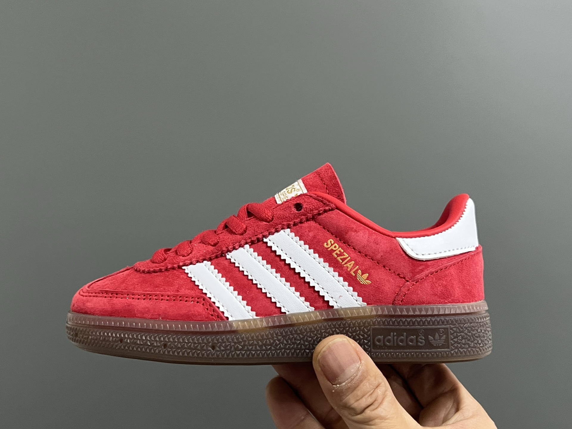 图片[4]-AD德训三代handball spezial儿童手球鞋休闲鞋 尺码：24-37码 超百搭的新款德训🆕 优质猪八革面料，质感满分💯 橡胶耐磨防滑大底，脚感超赞👍🏻 额外附赠一对鞋带扣，穿脱更加方便✌🏻-选品中心