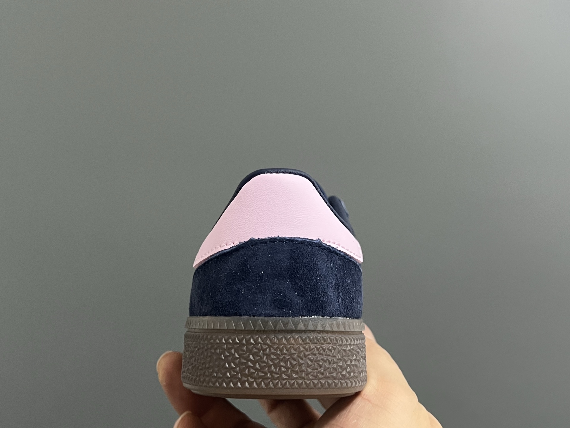 图片[7]-AD德训三代handball spezial儿童手球鞋休闲鞋 尺码：24-37码 超百搭的新款德训🆕 优质猪八革面料，质感满分💯 橡胶耐磨防滑大底，脚感超赞👍🏻 额外附赠一对鞋带扣，穿脱更加方便✌🏻-选品中心