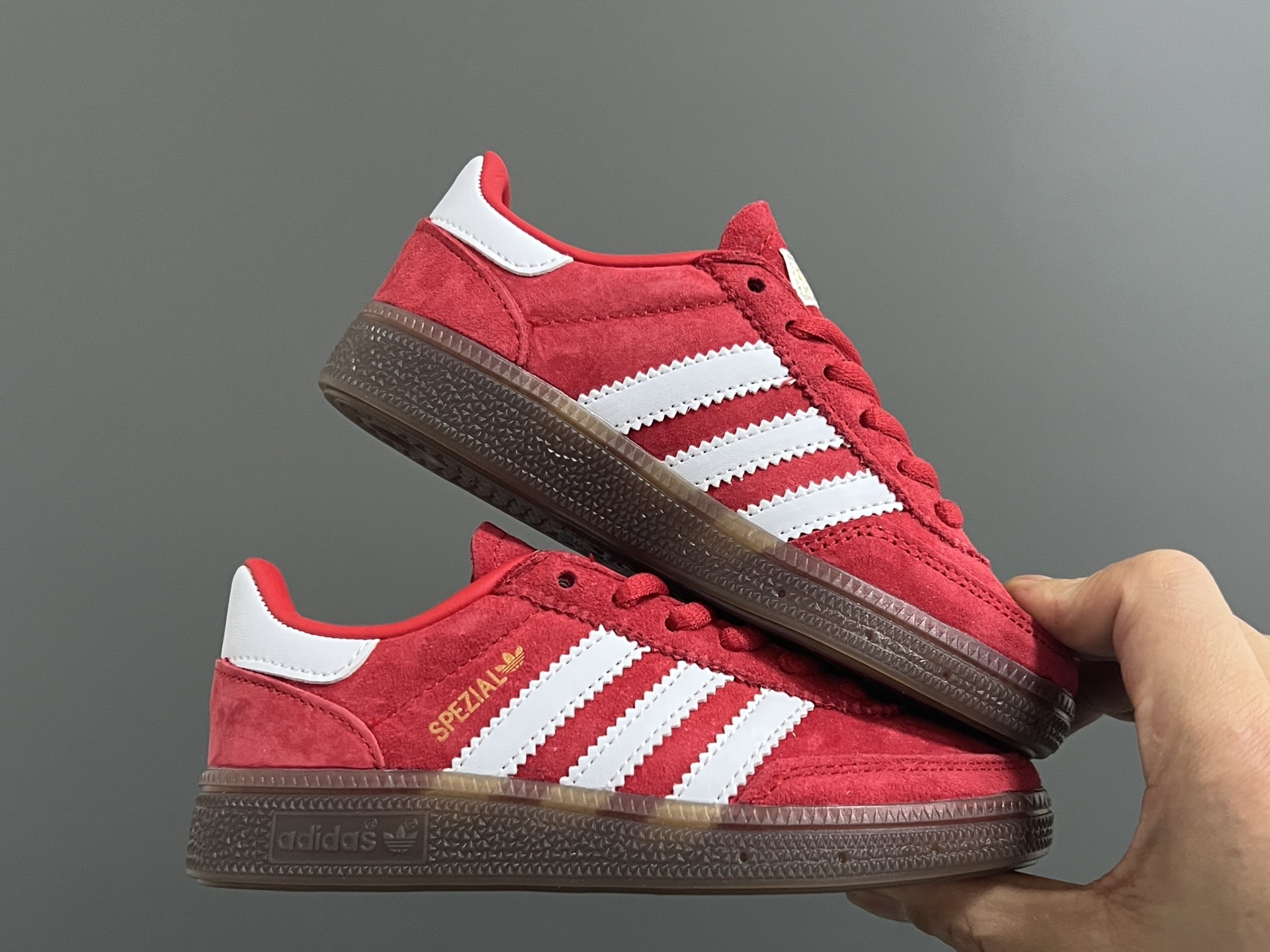 图片[9]-AD德训三代handball spezial儿童手球鞋休闲鞋 尺码：24-37码 超百搭的新款德训🆕 优质猪八革面料，质感满分💯 橡胶耐磨防滑大底，脚感超赞👍🏻 额外附赠一对鞋带扣，穿脱更加方便✌🏻-选品中心