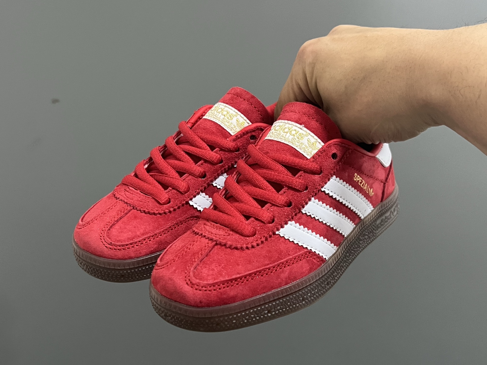 图片[2]-AD德训三代handball spezial儿童手球鞋休闲鞋 尺码：24-37码 超百搭的新款德训🆕 优质猪八革面料，质感满分💯 橡胶耐磨防滑大底，脚感超赞👍🏻 额外附赠一对鞋带扣，穿脱更加方便✌🏻-选品中心