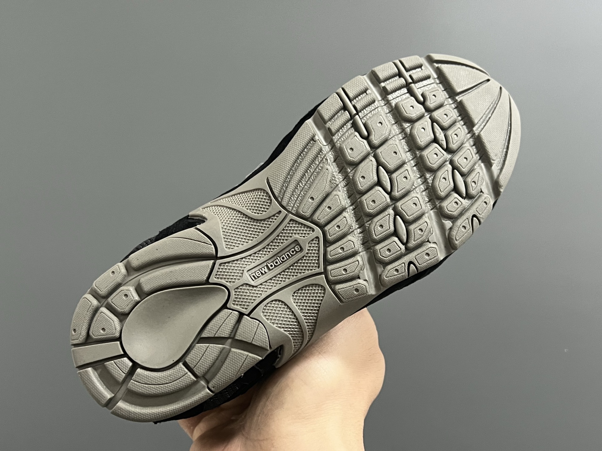 图片[5]-牛B 联名网面儿童鞋带扣休闲鞋 尺码：24-37码 经典NB MIUMIU联名系列🆕 附赠一对鞋带扣，穿脱超方便✌🏻 优质麂皮网面拼接☁️ 橡胶耐磨防滑大底，脚感超赞👍🏻-选品中心